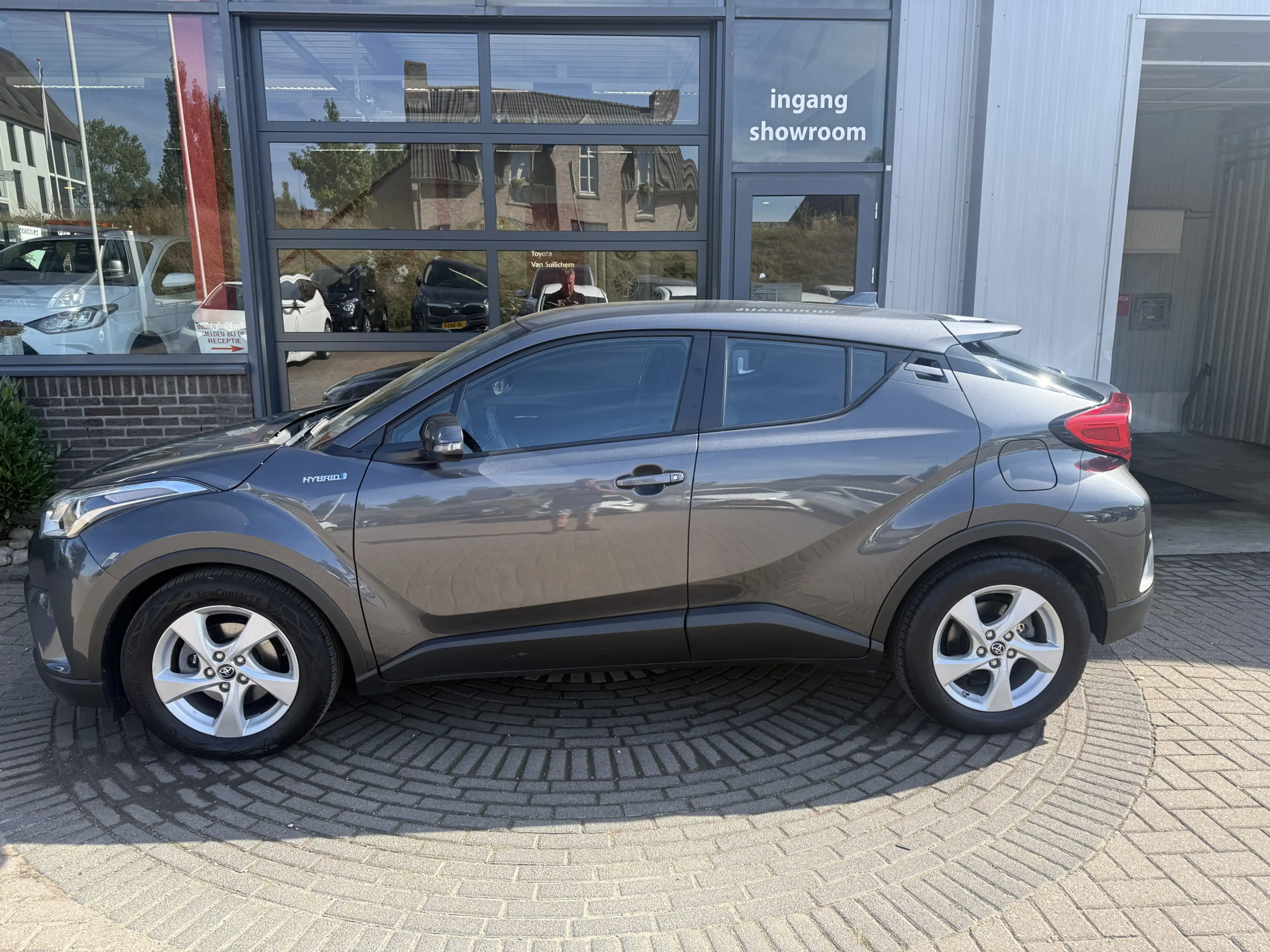 Toyota C-HR 1.8 Hybrid Active — photo 2