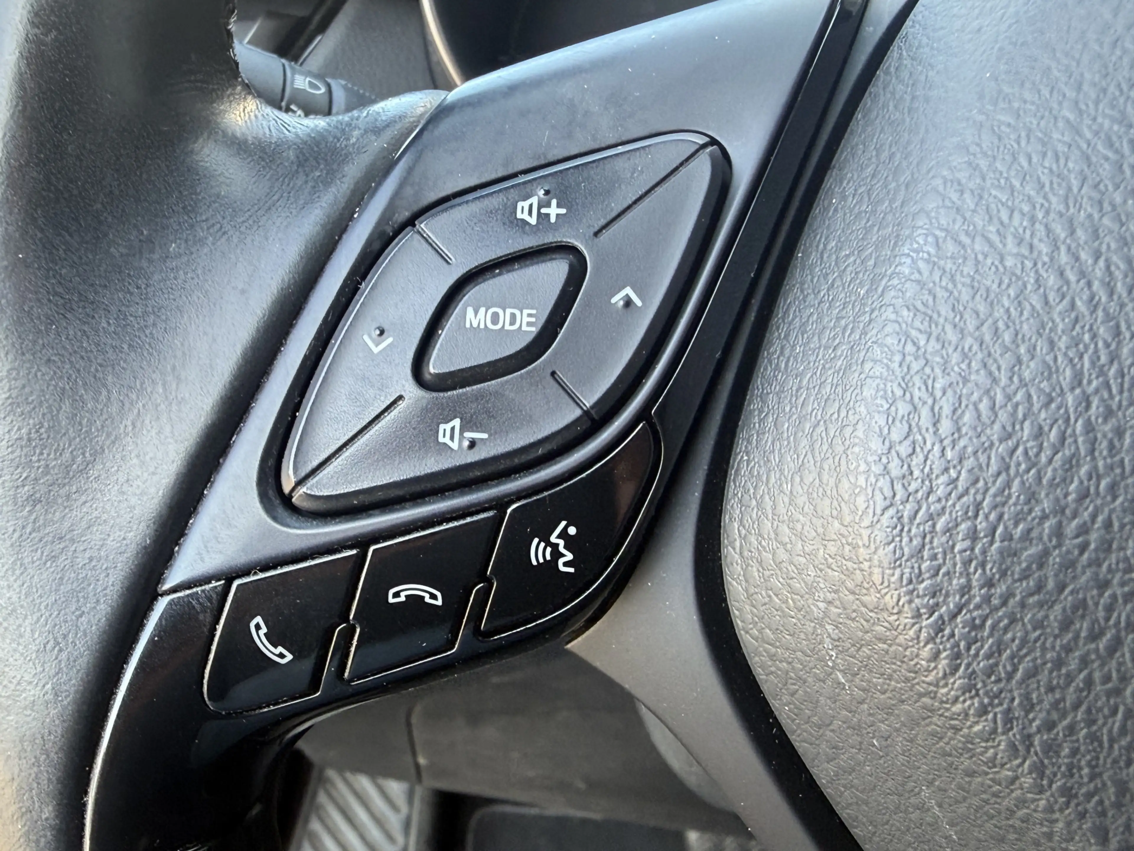 Toyota C-HR 1.8 Hybrid Active — photo 15