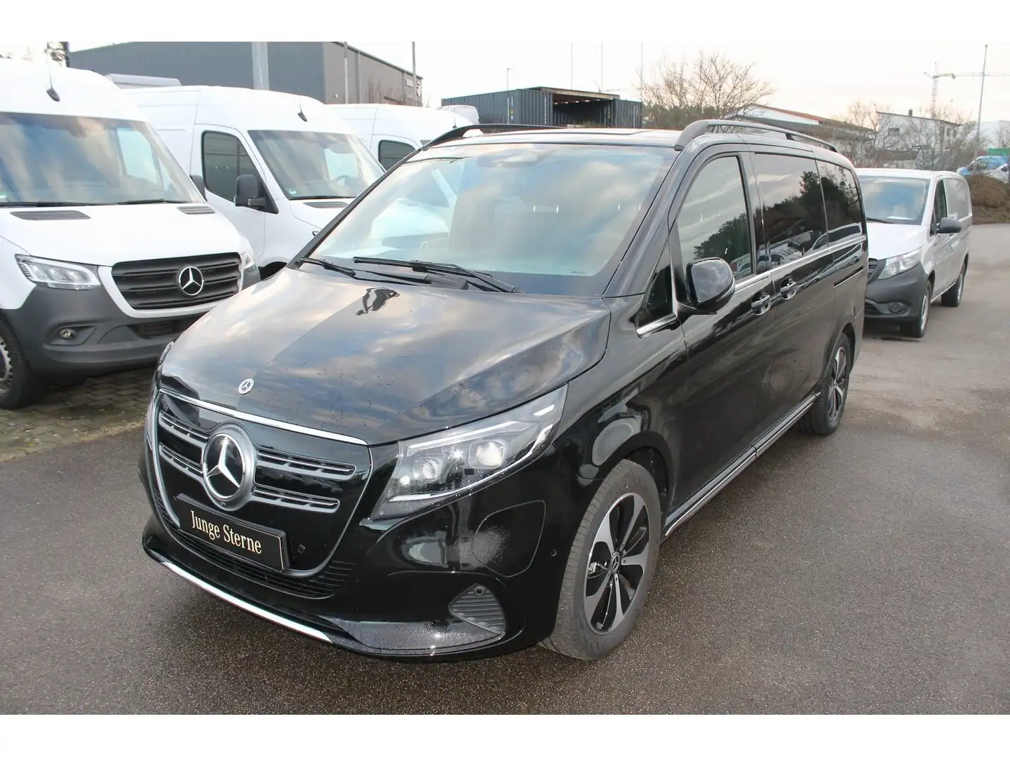 Mercedes-Benz EQV 300 AVANTGARDE+lang+Distronic+360°+Klima+ Schwarz - 2