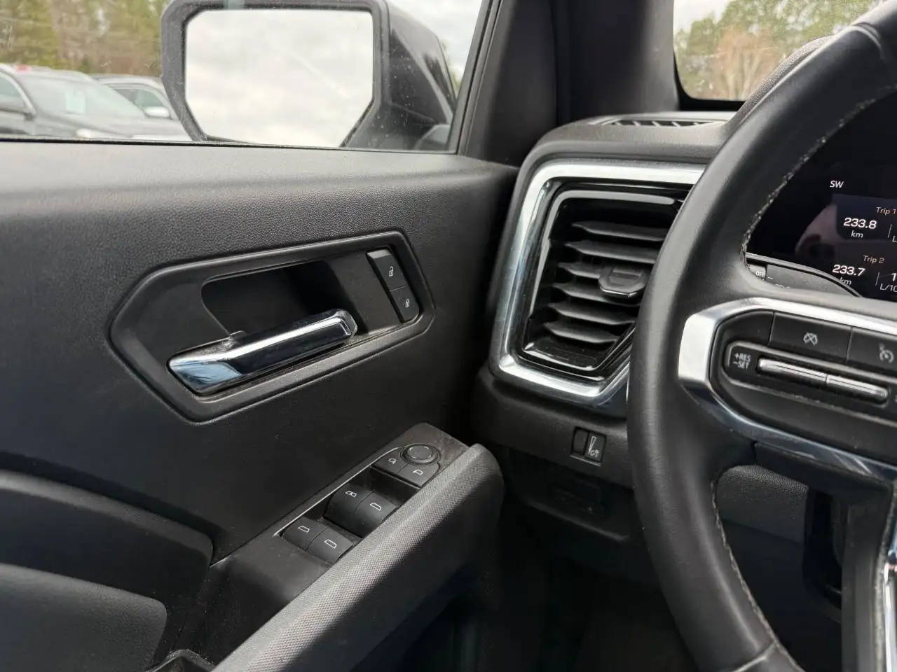 GMC Canyon photo GMC Canyon