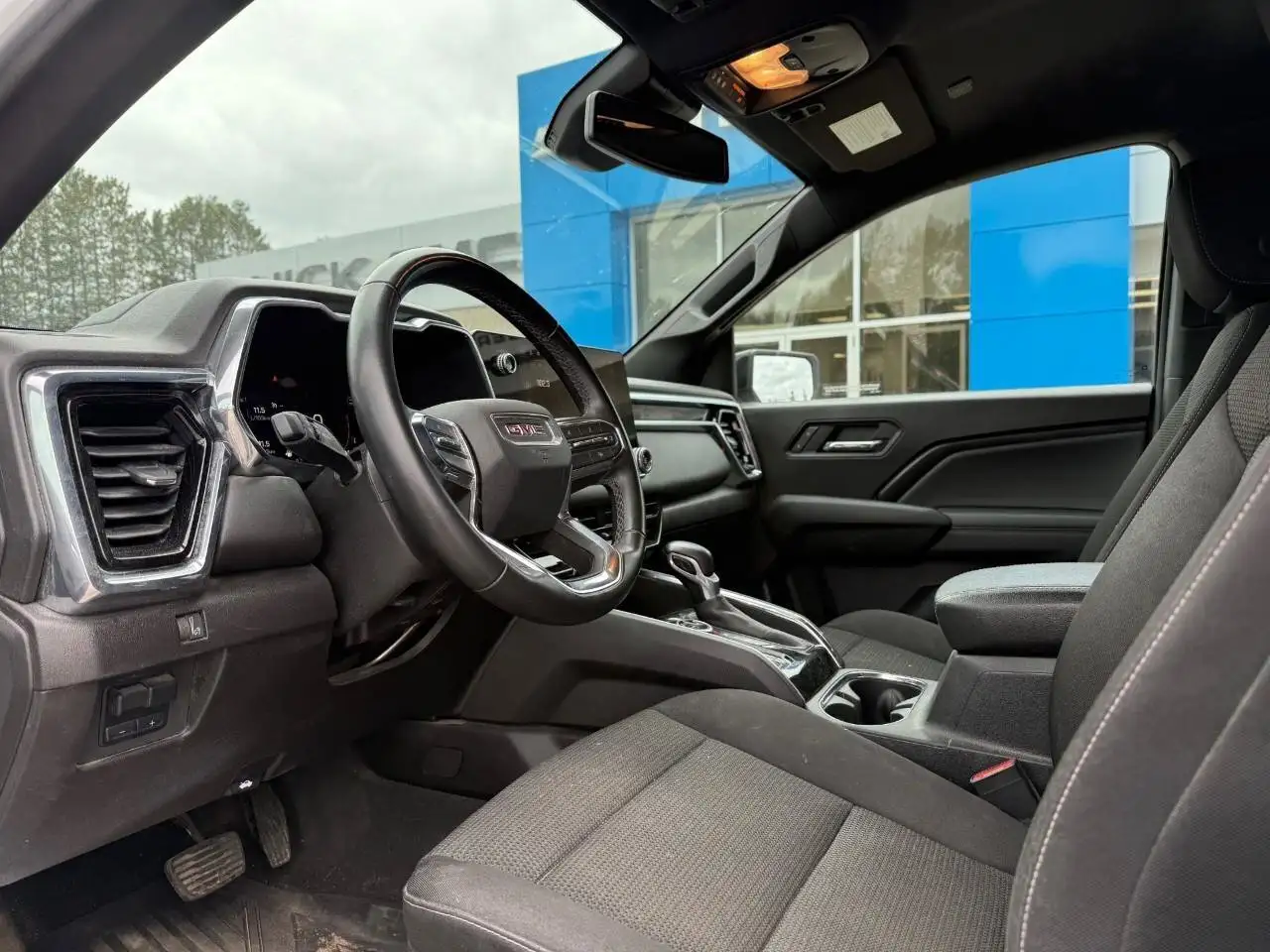 GMC Canyon photo GMC Canyon