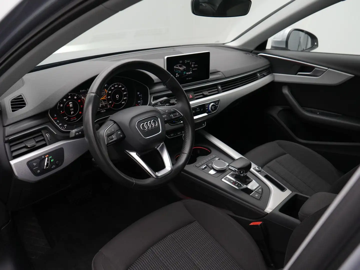 Audi A4 Limousine 2.0 TFSI 190 pk S-tronic ultra Design Pr Gris - 2