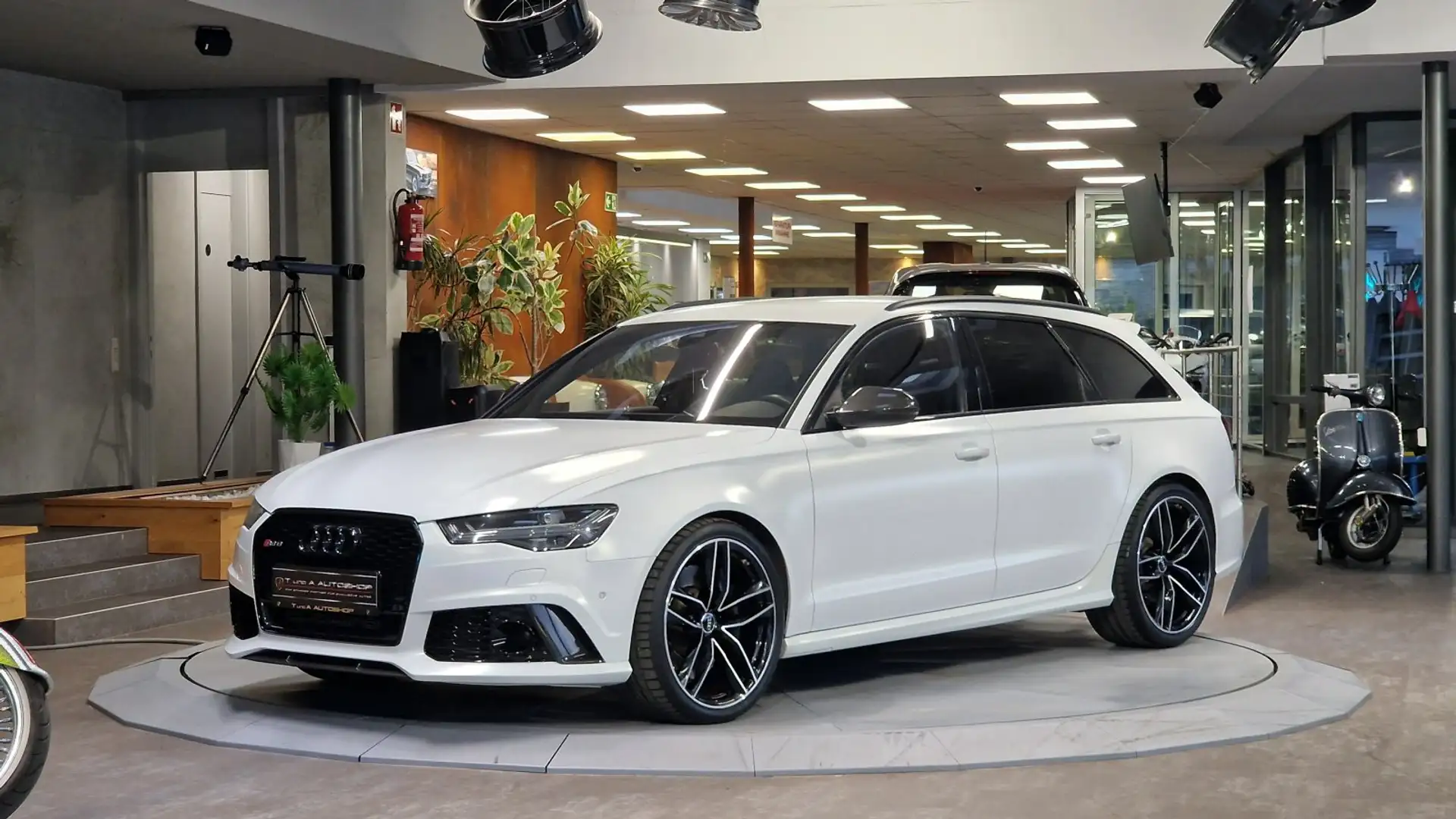 Audi RS6 Avant 4,0 TFSI quattro Aut. *Tuning ABT*750Ps* Weiß - 2