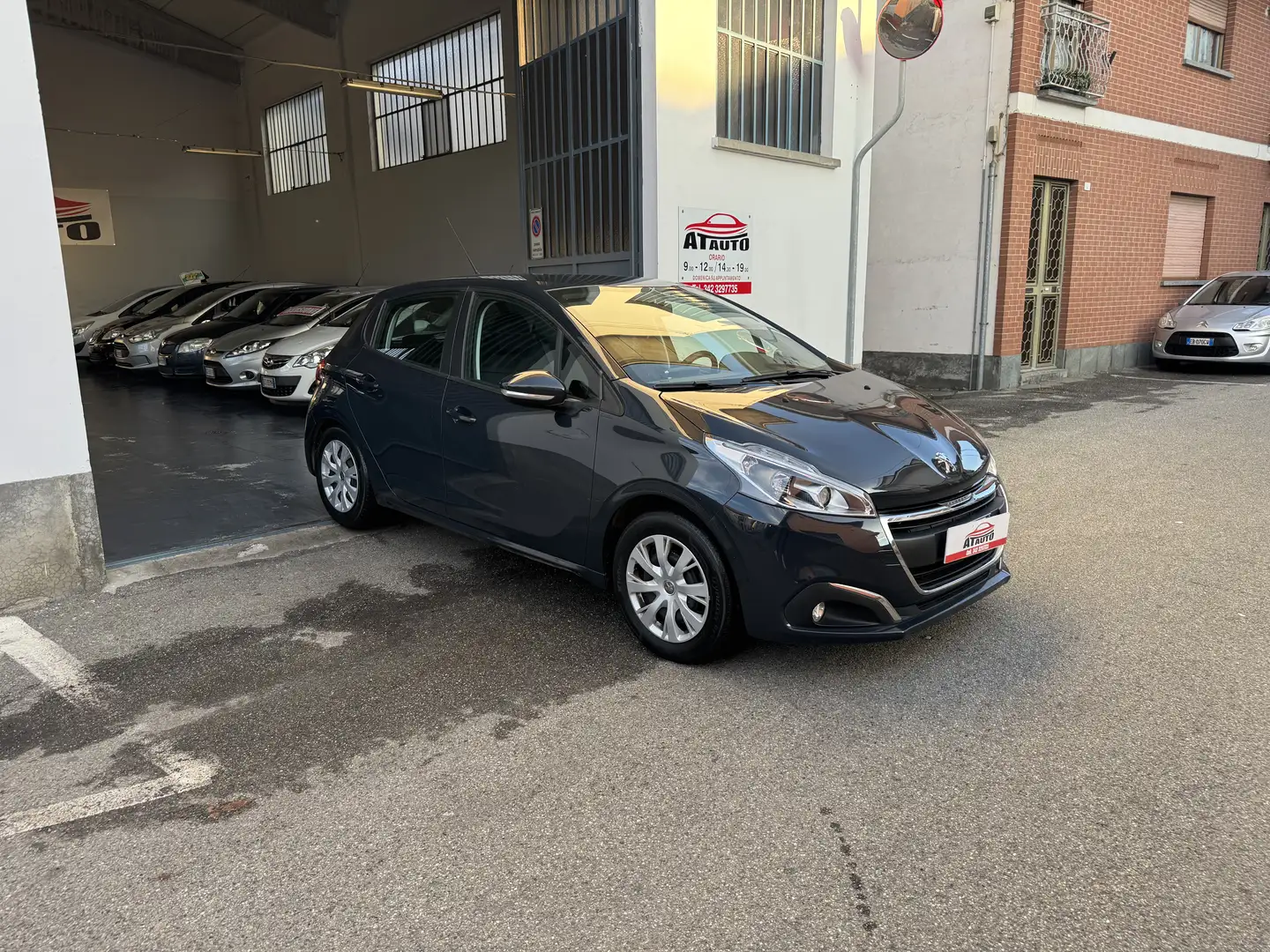 Peugeot 208 5p 1.2 puretech Touch 82cv - 1