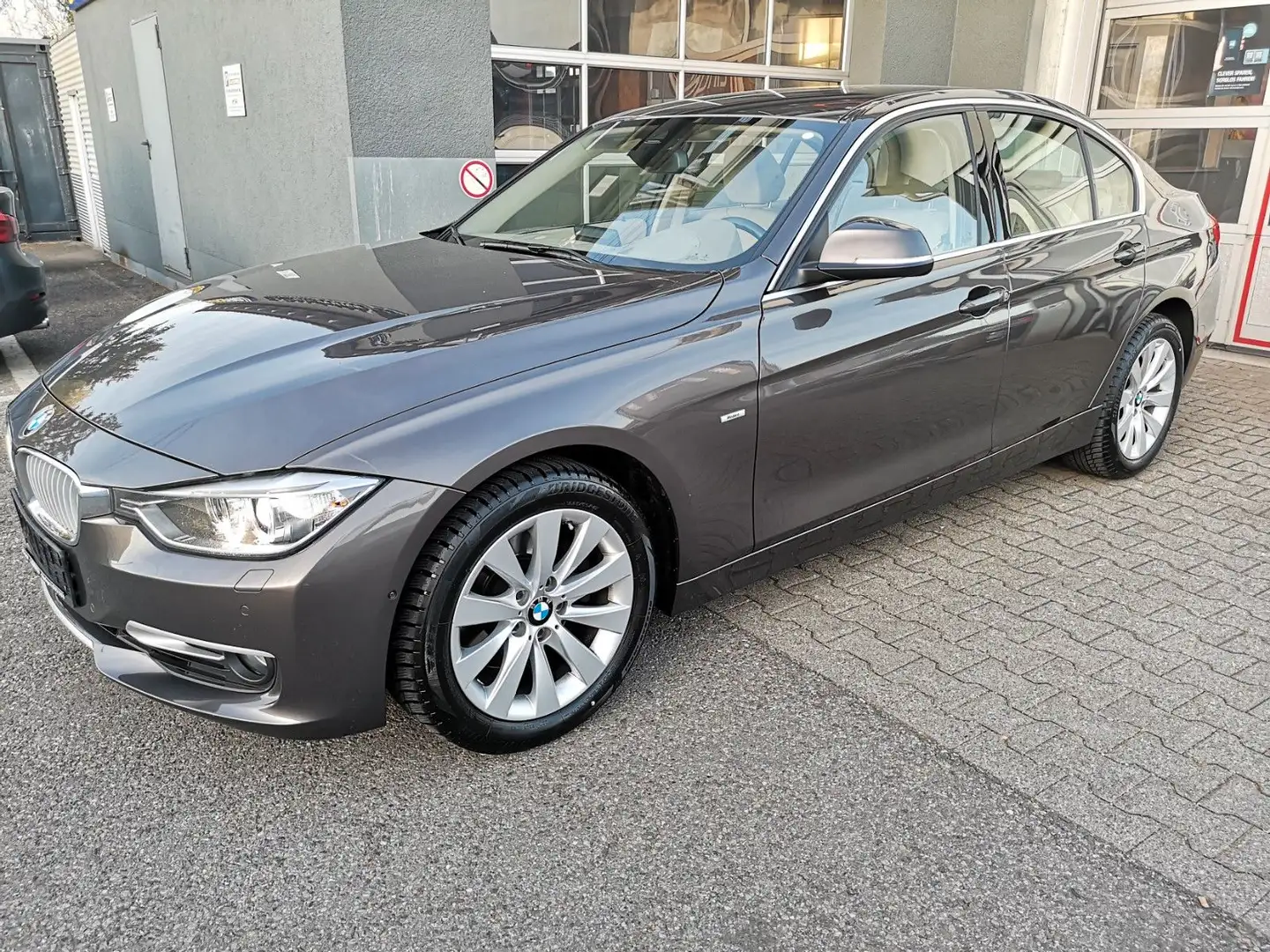 BMW 328 i xDrive 1.Hand Lückenlos BMW Scheckheft smeđa - 1