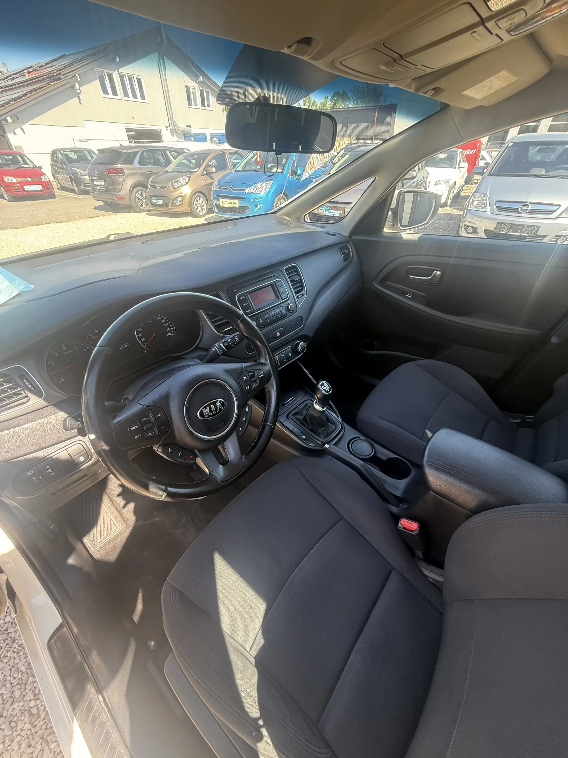 Kia Carens Attract — photo 10