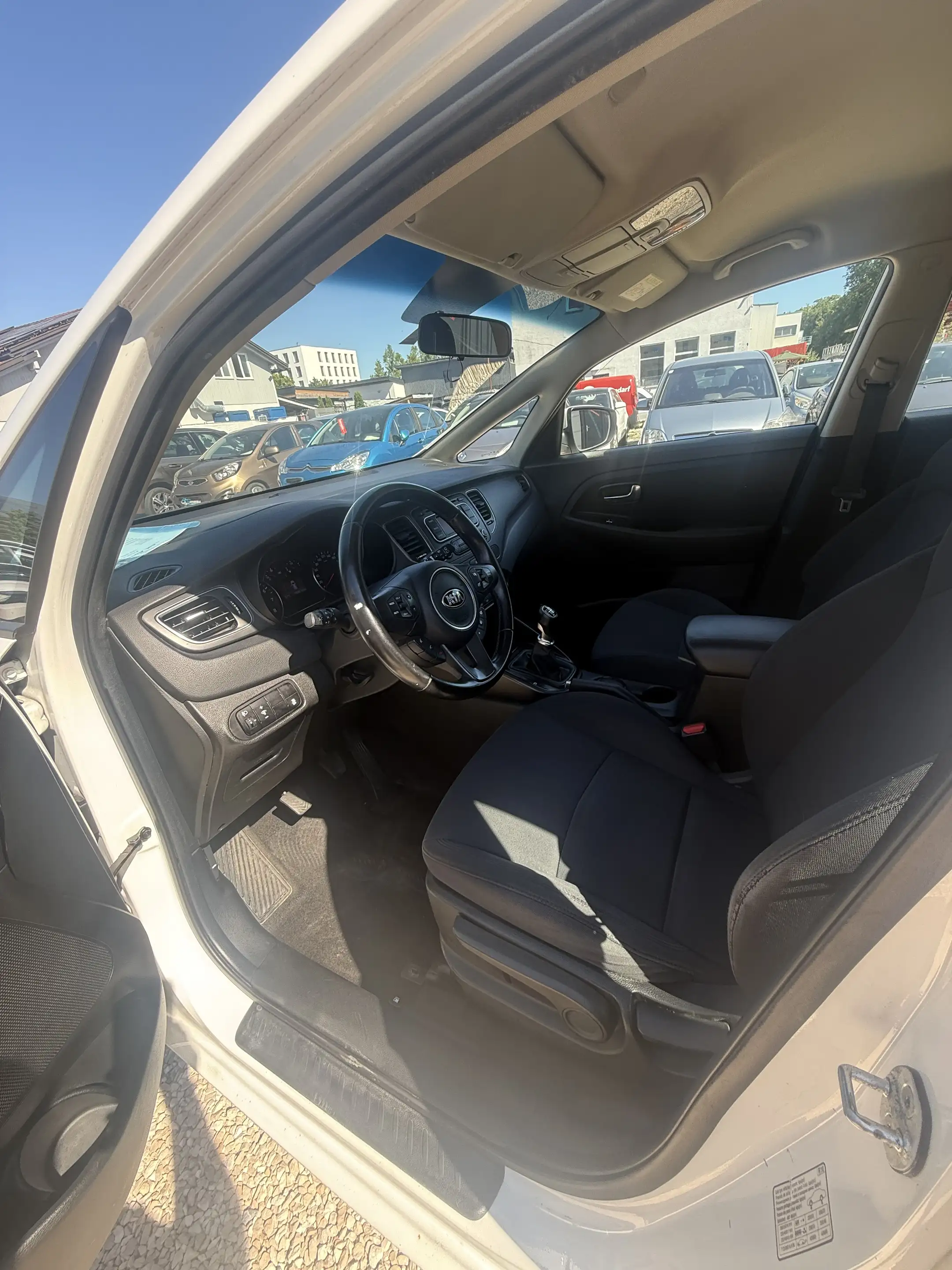 Kia Carens Attract — photo 11