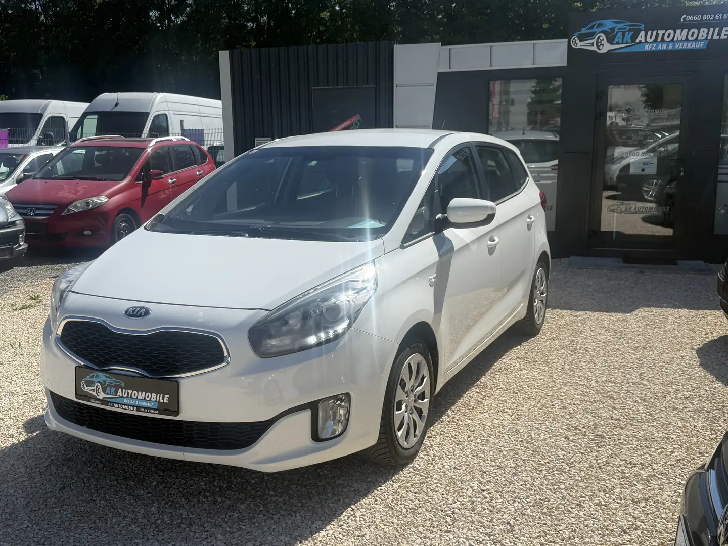 Kia Carens Attract Weiß - 2