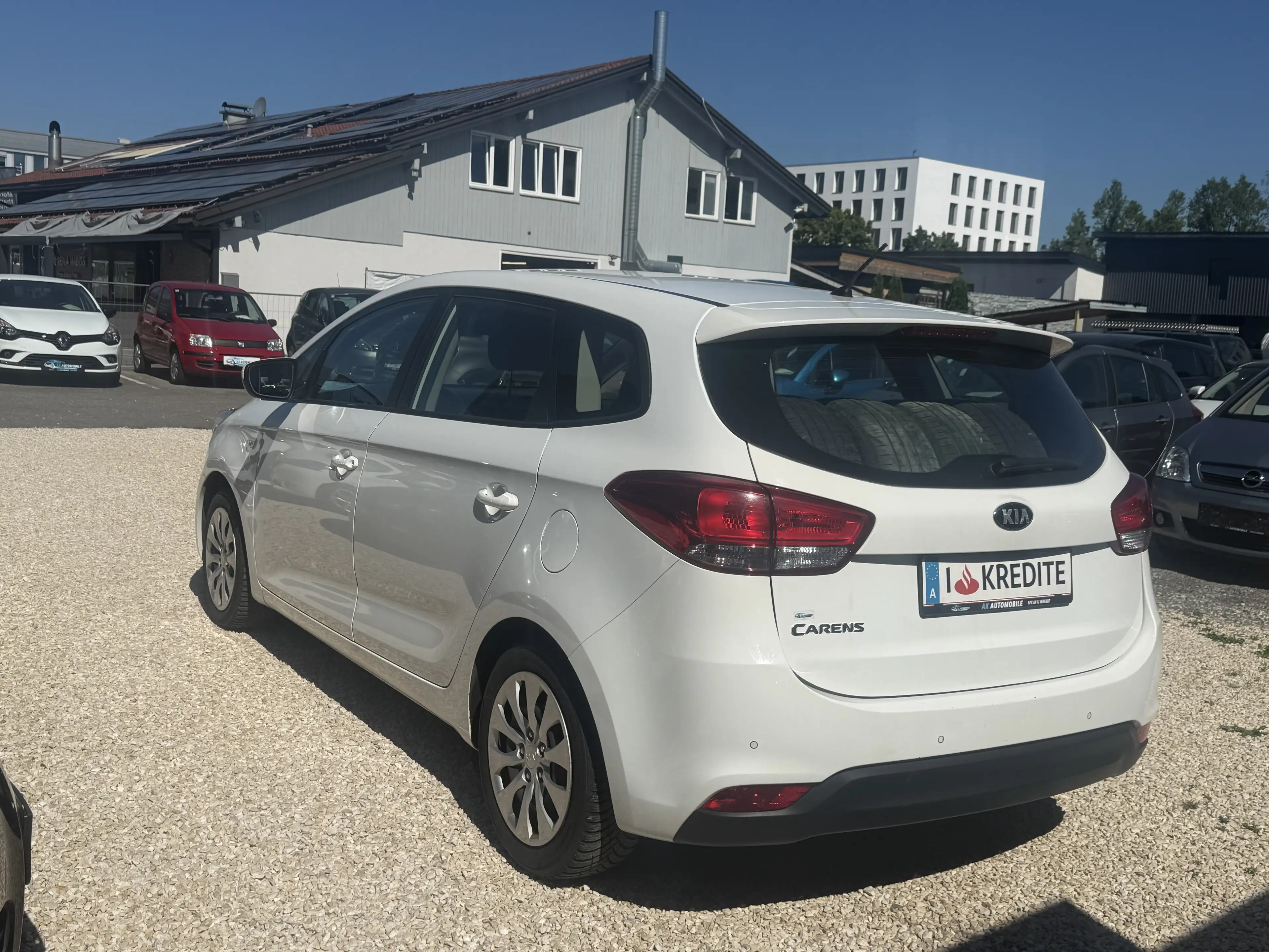 Kia Carens Attract — photo 6