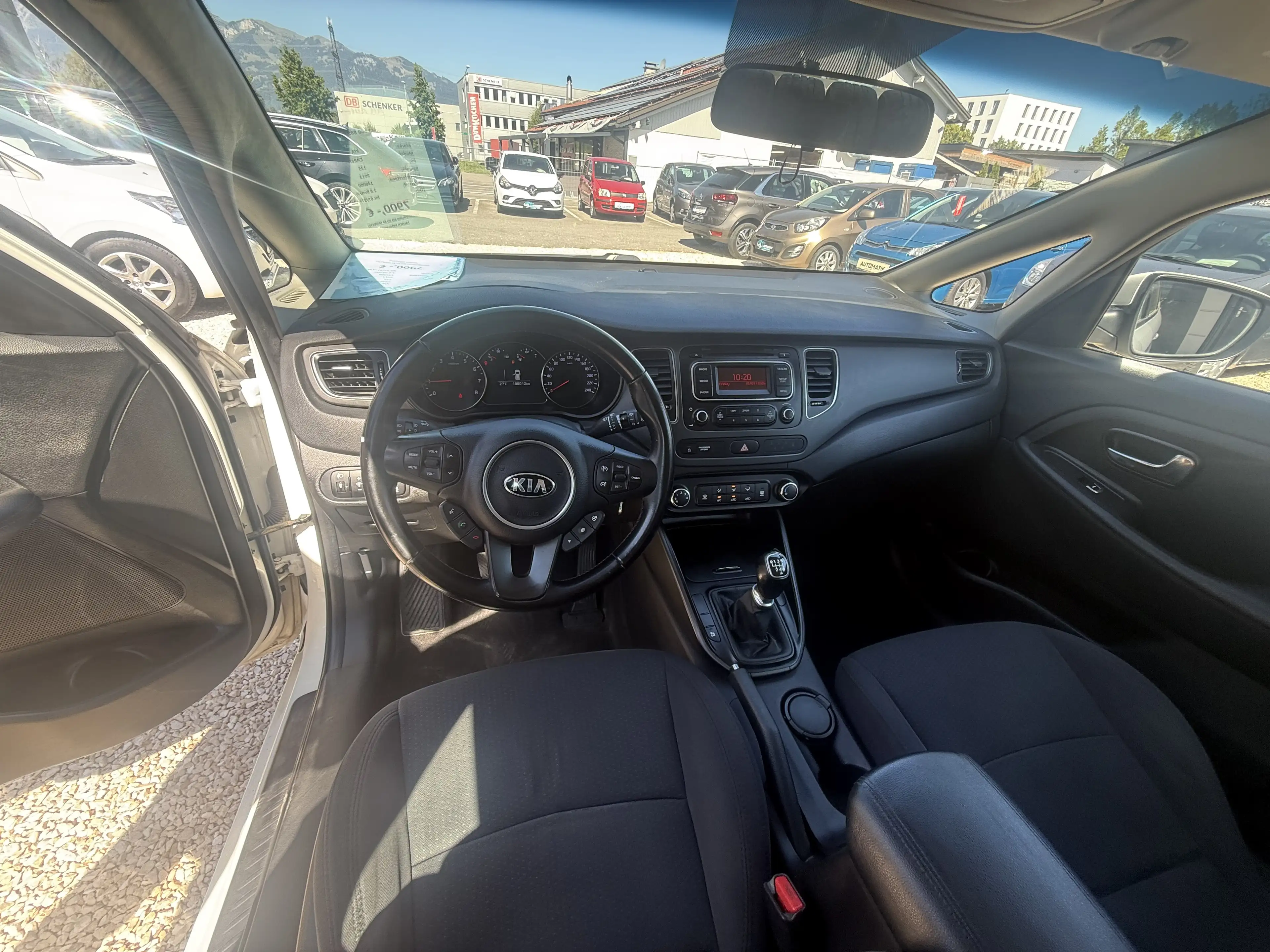 Kia Carens Attract — photo 9