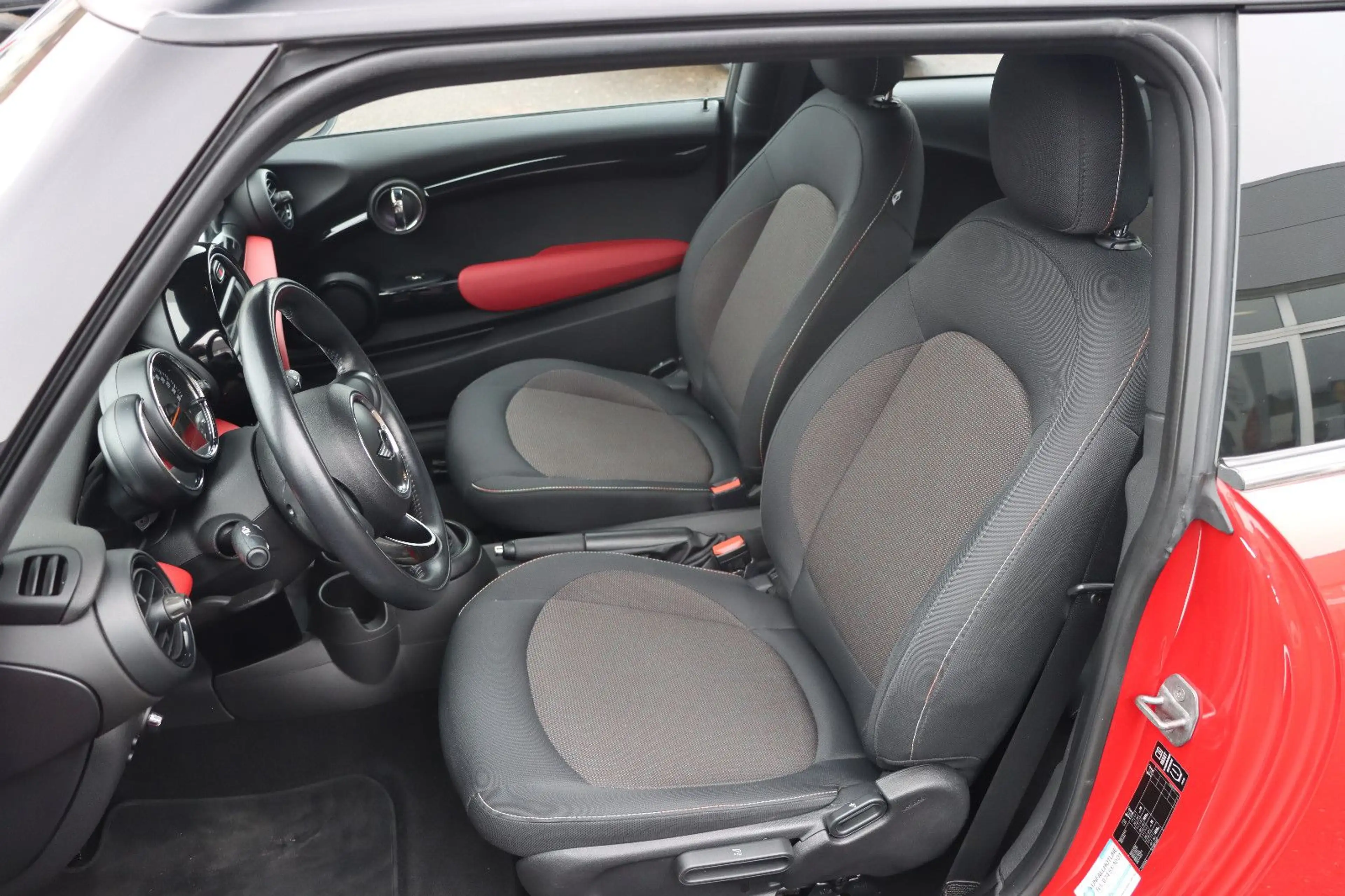 MINI Cooper D KLIMA SHZ TÜV NEU — photo 13