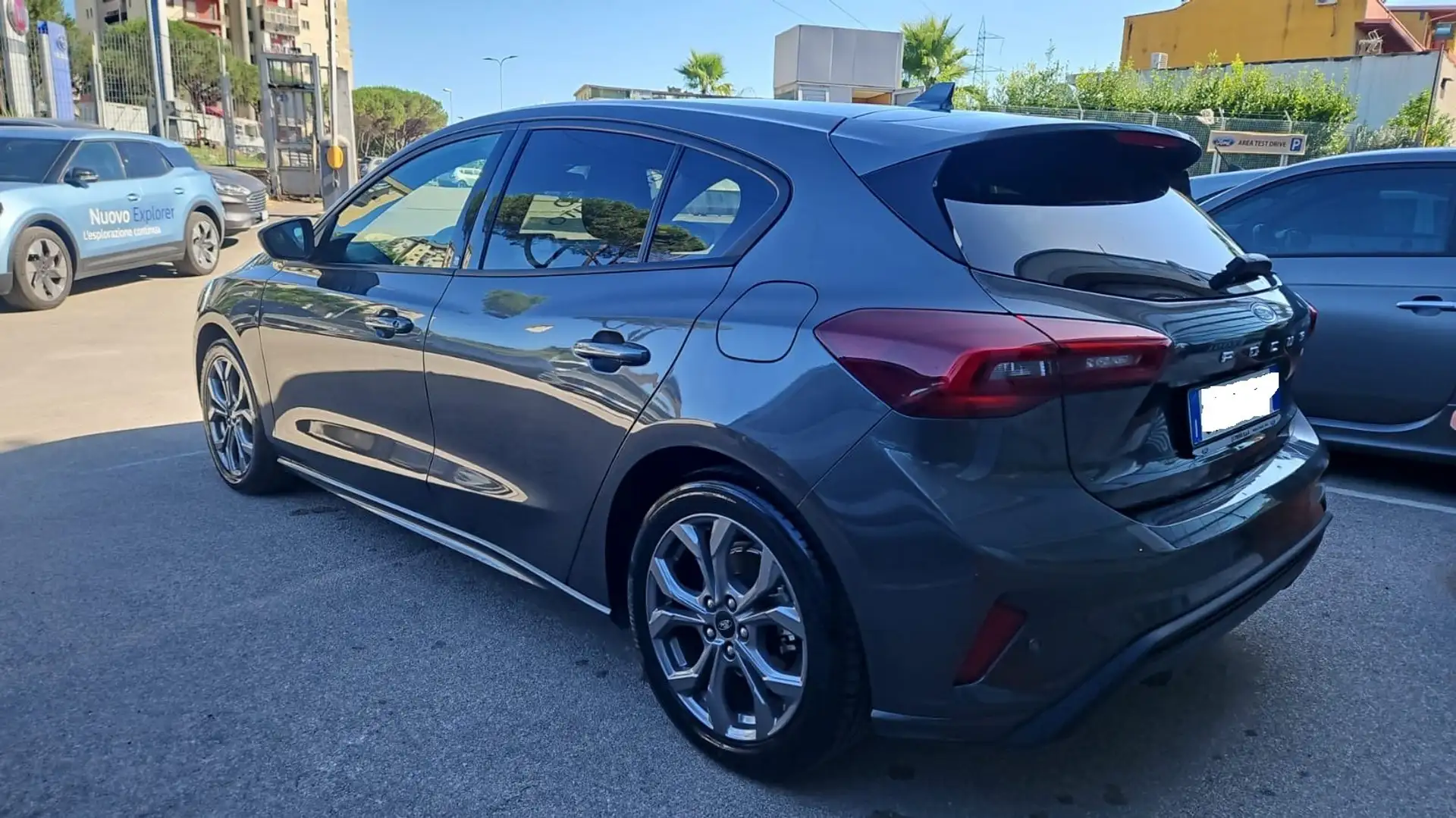 Ford Focus Focus V 2022 1.0t ecoboost h ST-Line X 125cv Gris - 2