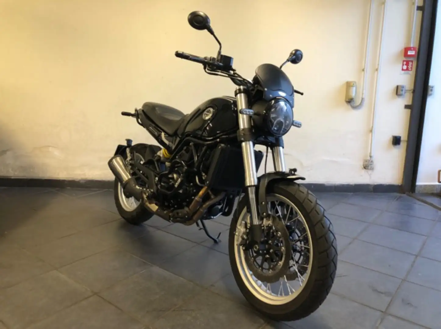 Benelli Leoncino 500 Naked Zwart - 2