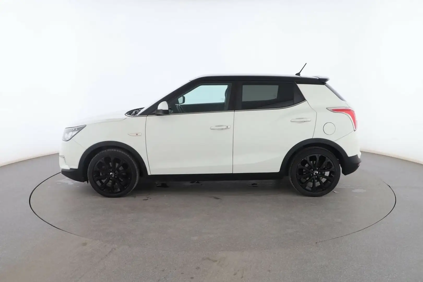 SsangYong Tivoli 1.6 Turbodiesel Premium 4x4 Blanco - 2