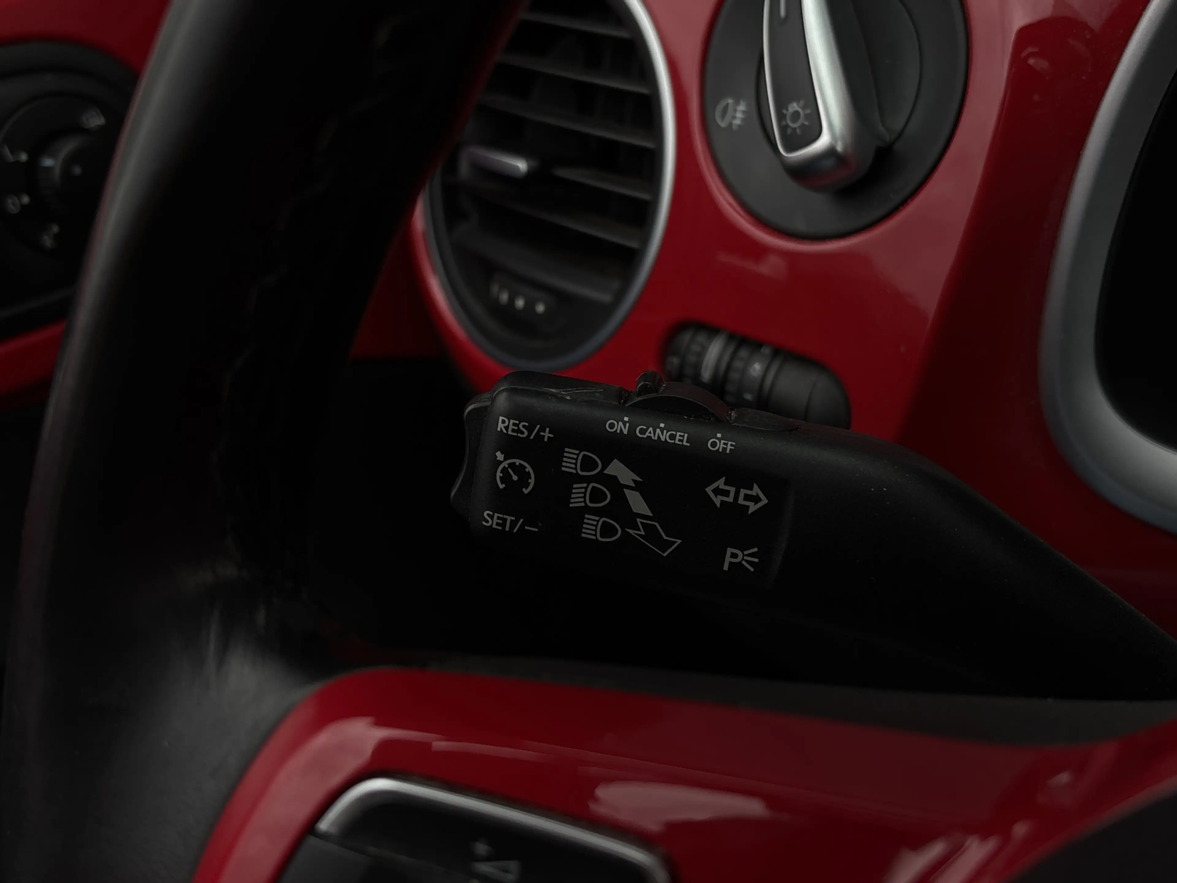 Volkswagen Beetle Cabrio 1.8T Premium - Automaat - Cruise Control - — photo 15