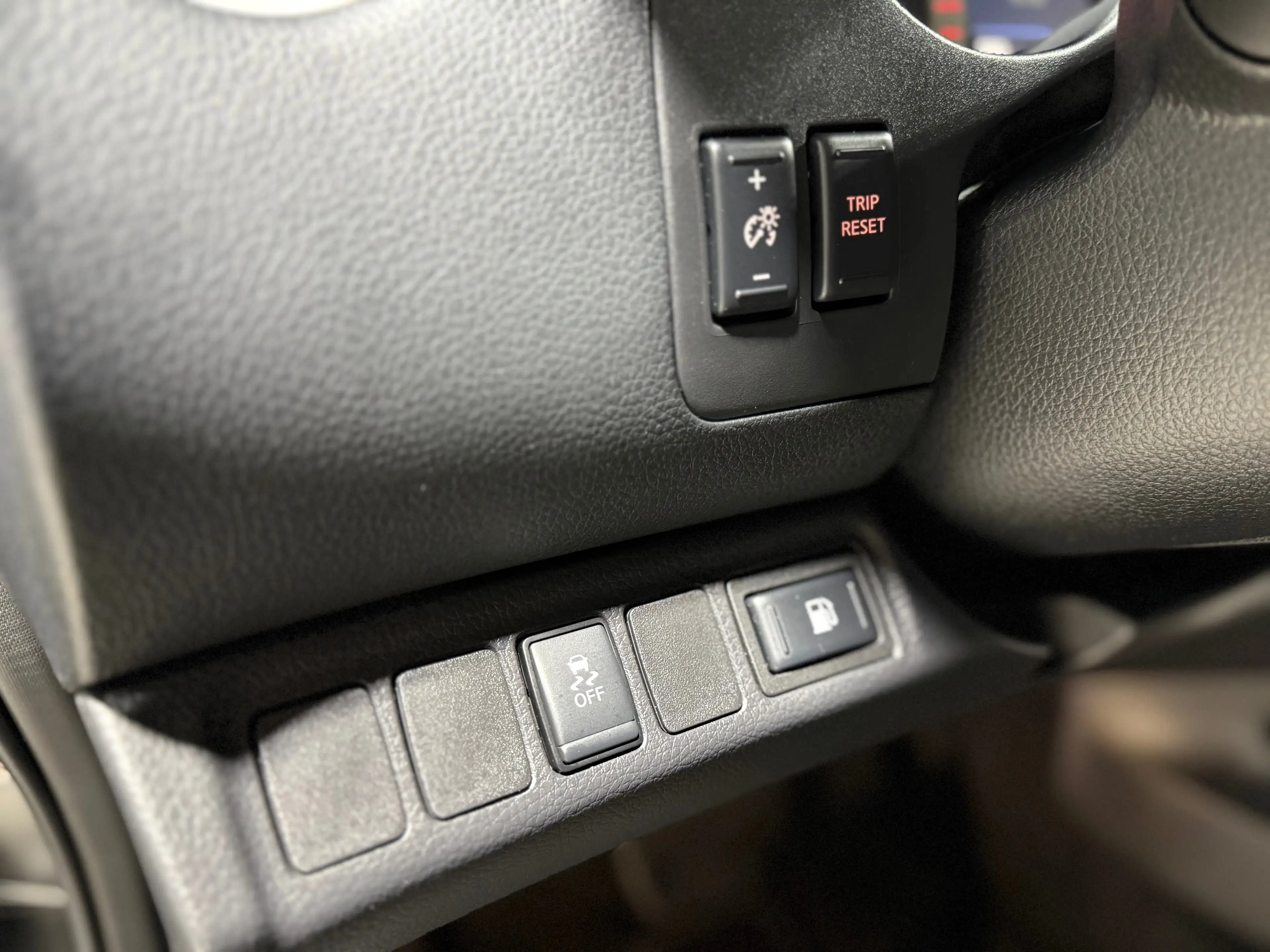 Nissan Navara 2.3 dCi 4WD N-Guard Bt-Auto HARDTOP GPS CAM360 TVA — photo 12