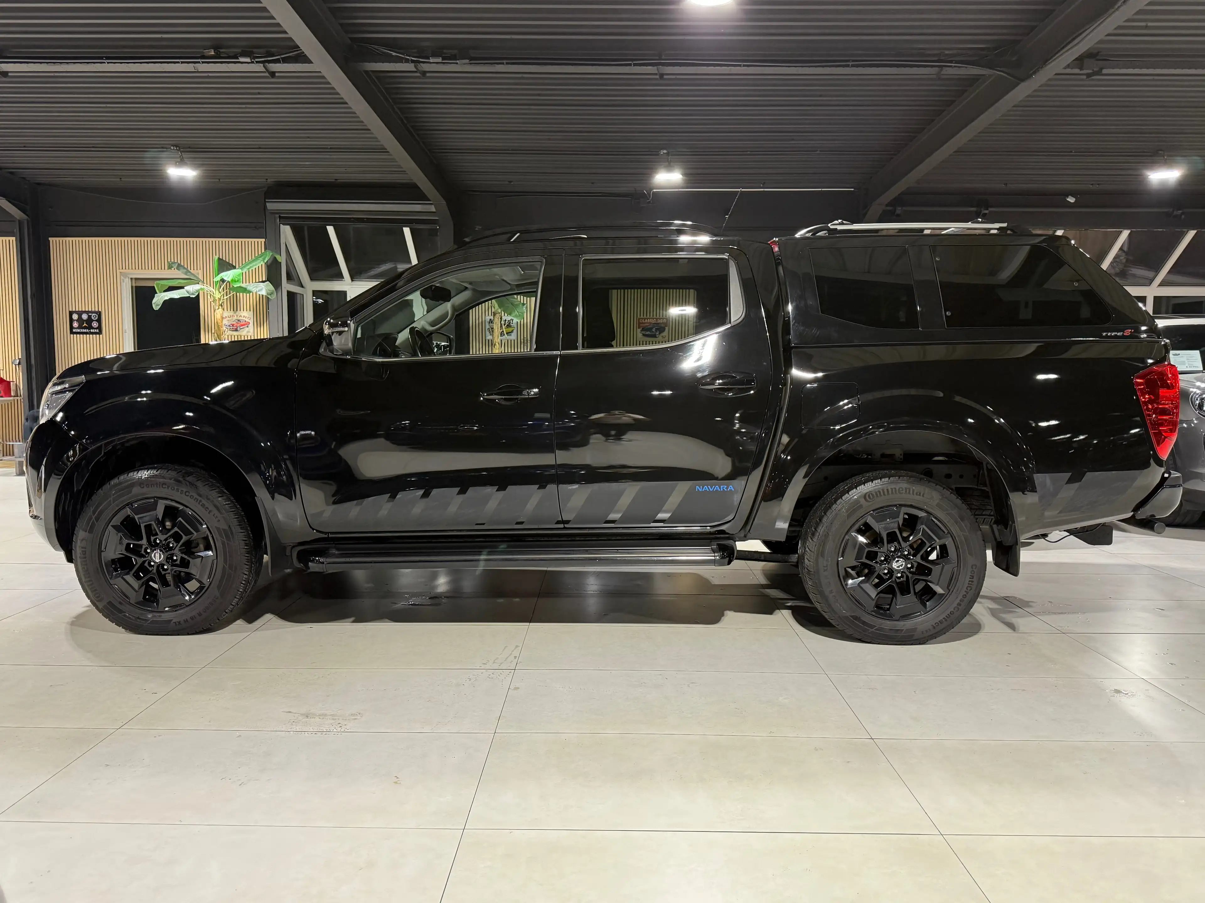Nissan Navara 2.3 dCi 4WD N-Guard Bt-Auto HARDTOP GPS CAM360 TVA — photo 7