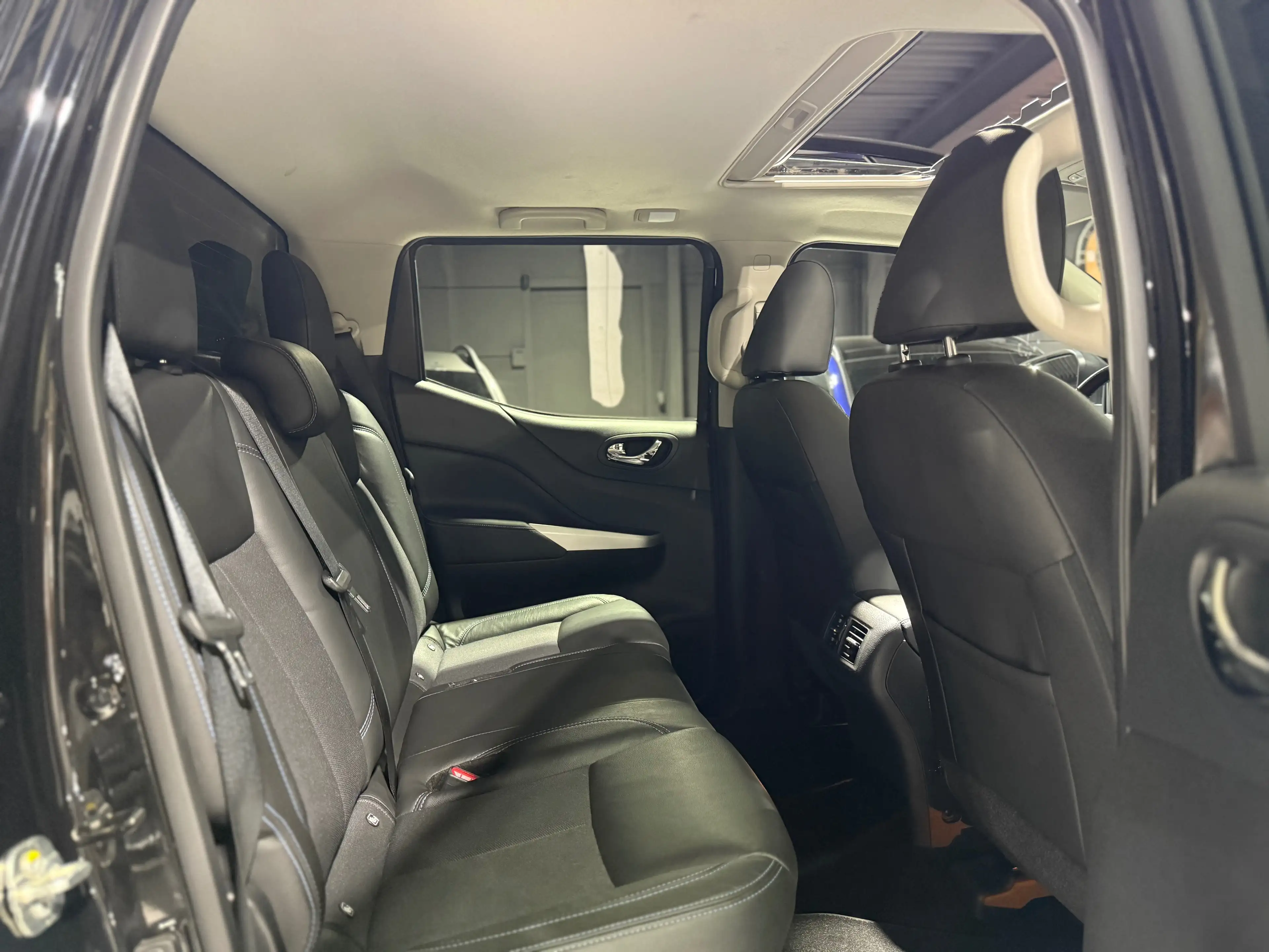 Nissan Navara 2.3 dCi 4WD N-Guard Bt-Auto HARDTOP GPS CAM360 TVA — photo 14