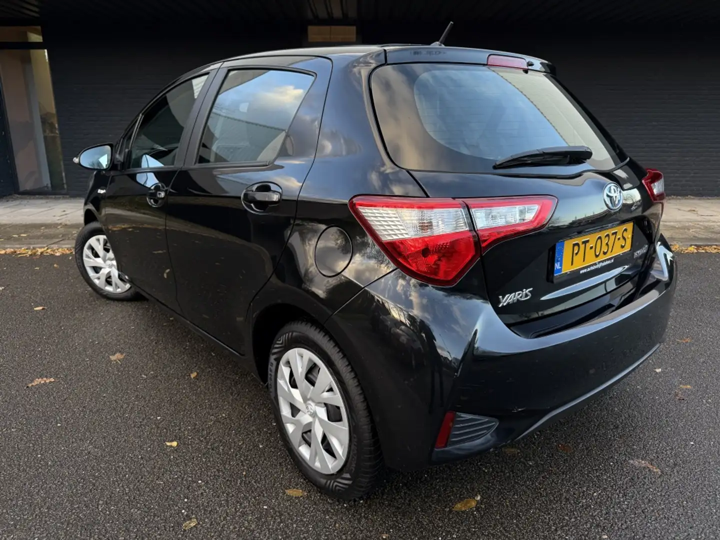 Toyota Yaris 1.5 Hybrid Aspiration Schwarz - 2