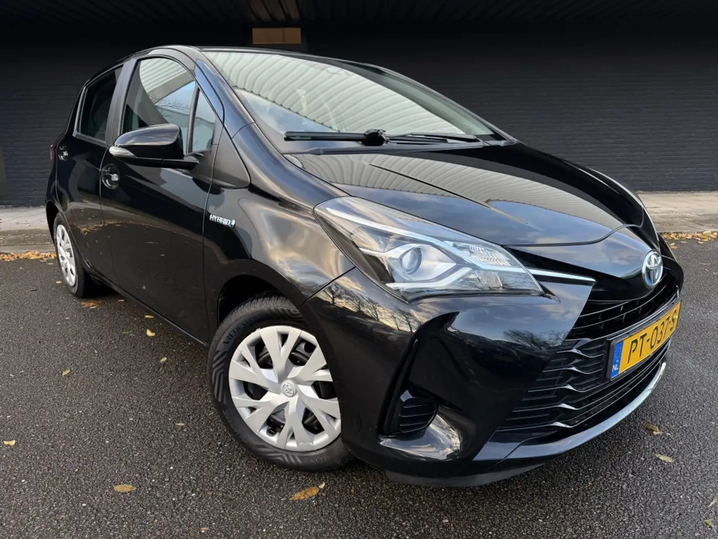 Toyota Yaris 1.5 Hybrid Aspiration Schwarz - 1
