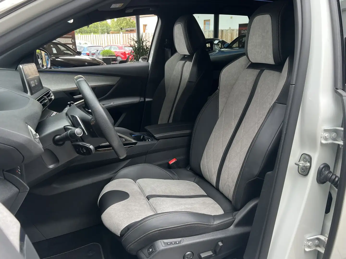 Peugeot 3008 Hybrid4 300 GT Pano 360-Kamera LED CarPlay Weiß - 2