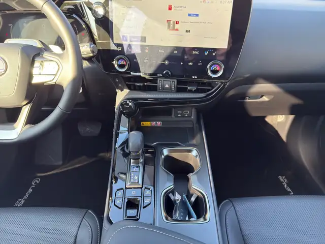 Lexus NX 450h+ Luxury Plug-In Hybrid 292 PS Allrad Ansicht 14