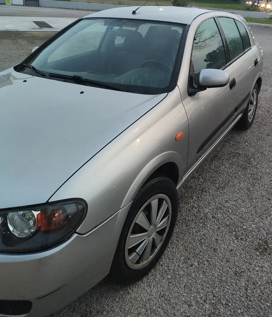 Nissan Almera Tino tekna - 2