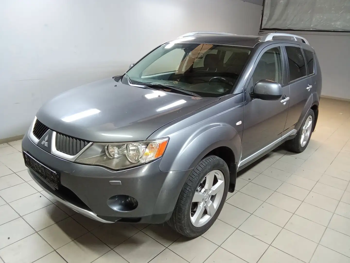 Mitsubishi Outlander 2.2 DI-D Intense Ezüst - 1