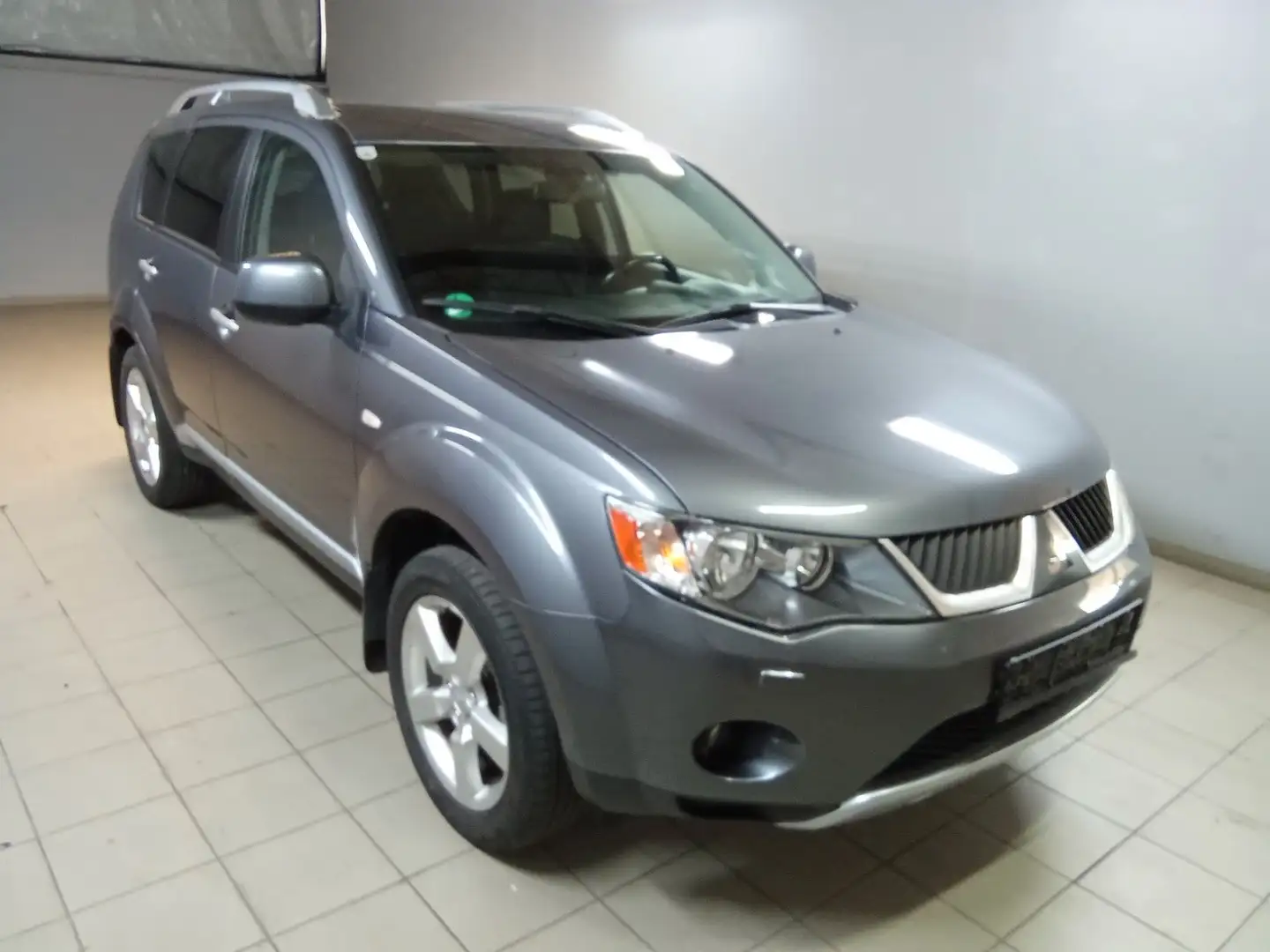 Mitsubishi Outlander 2.2 DI-D Intense Ezüst - 2
