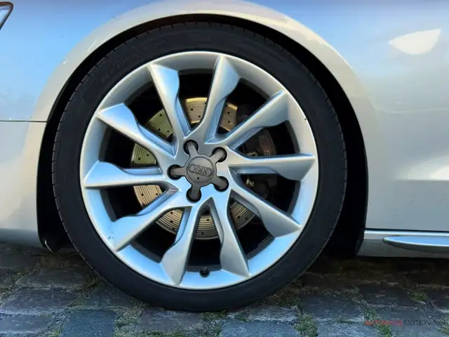 Audi S5 view 11