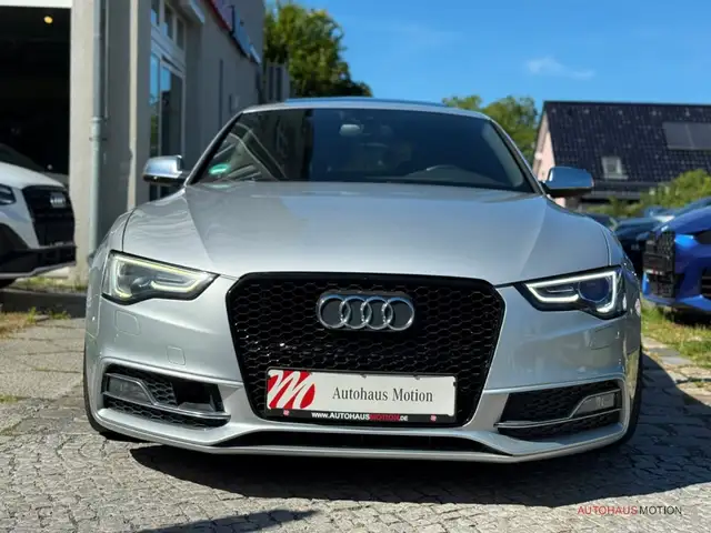Audi S5 view 3
