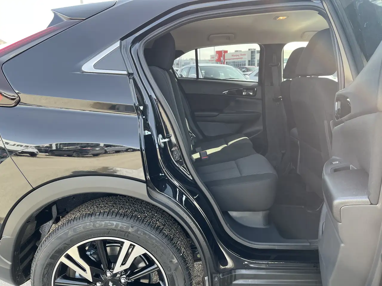 Mitsubishi Eclipse Cross снимка Mitsubishi Eclipse Cross