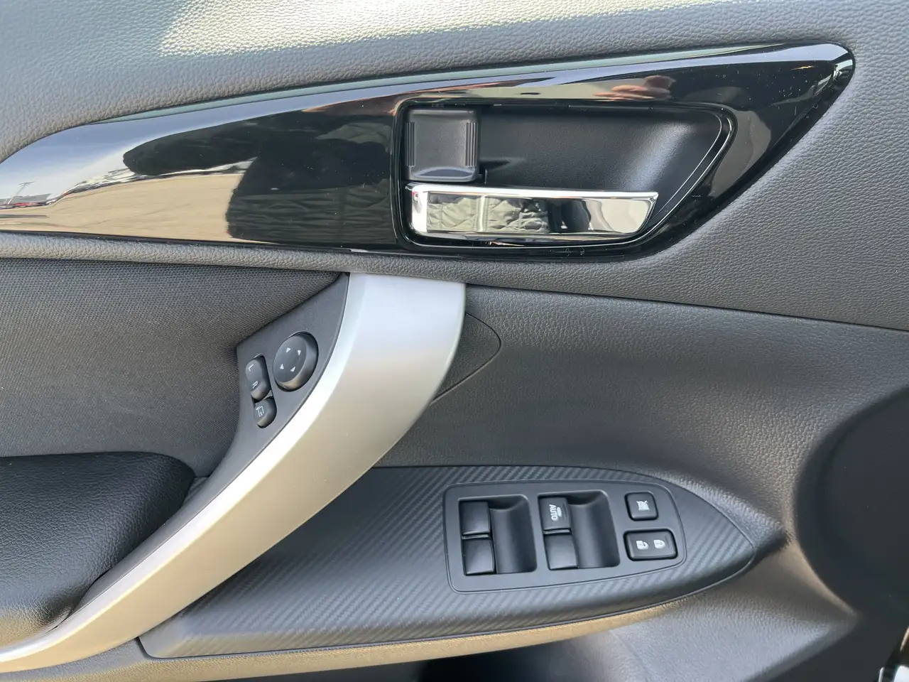 Mitsubishi Eclipse Cross снимка Mitsubishi Eclipse Cross