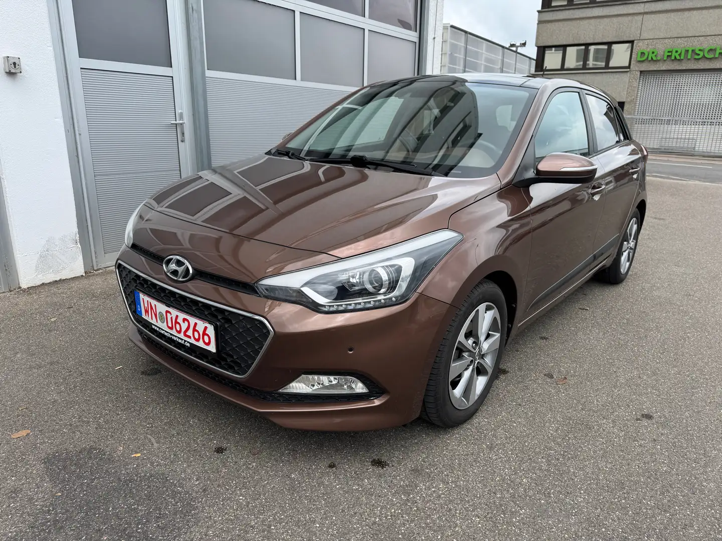 Hyundai i20 Style Panorama 8 fach + Alu Parksensoren Braun - 2
