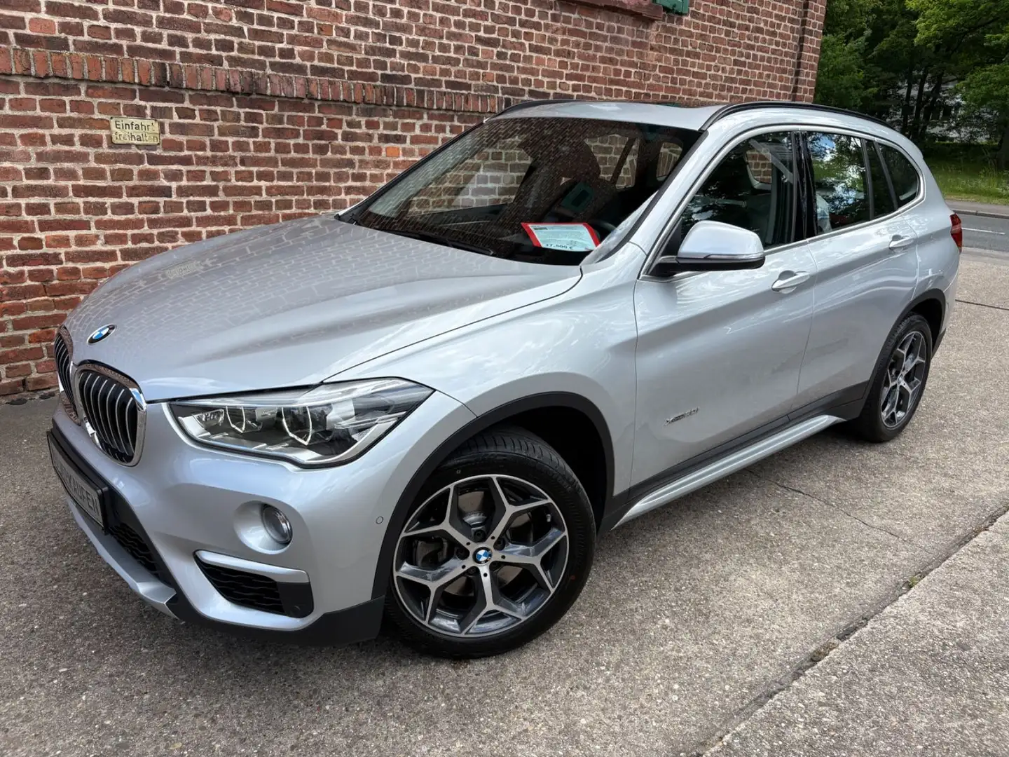 BMW X1 xDrive 20 i xLine Pano PDC 8xAlu BMW SH Silber - 1
