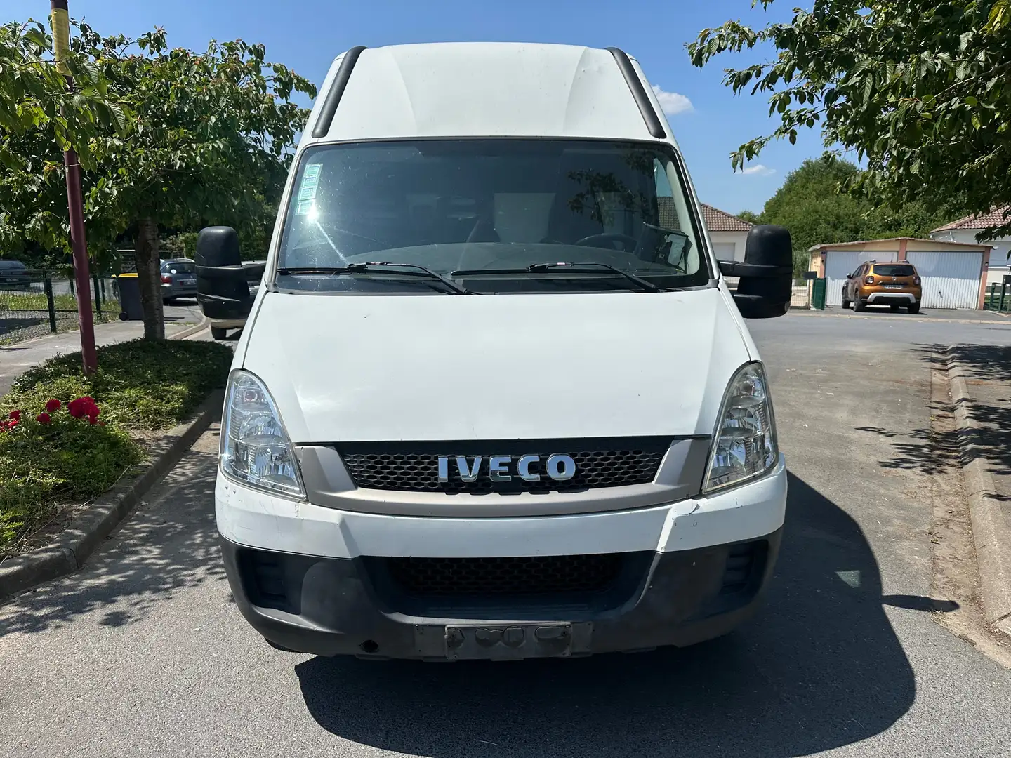 Iveco Massif 40C13V 2.3 Turbo HPI (3000L) Negro - 1