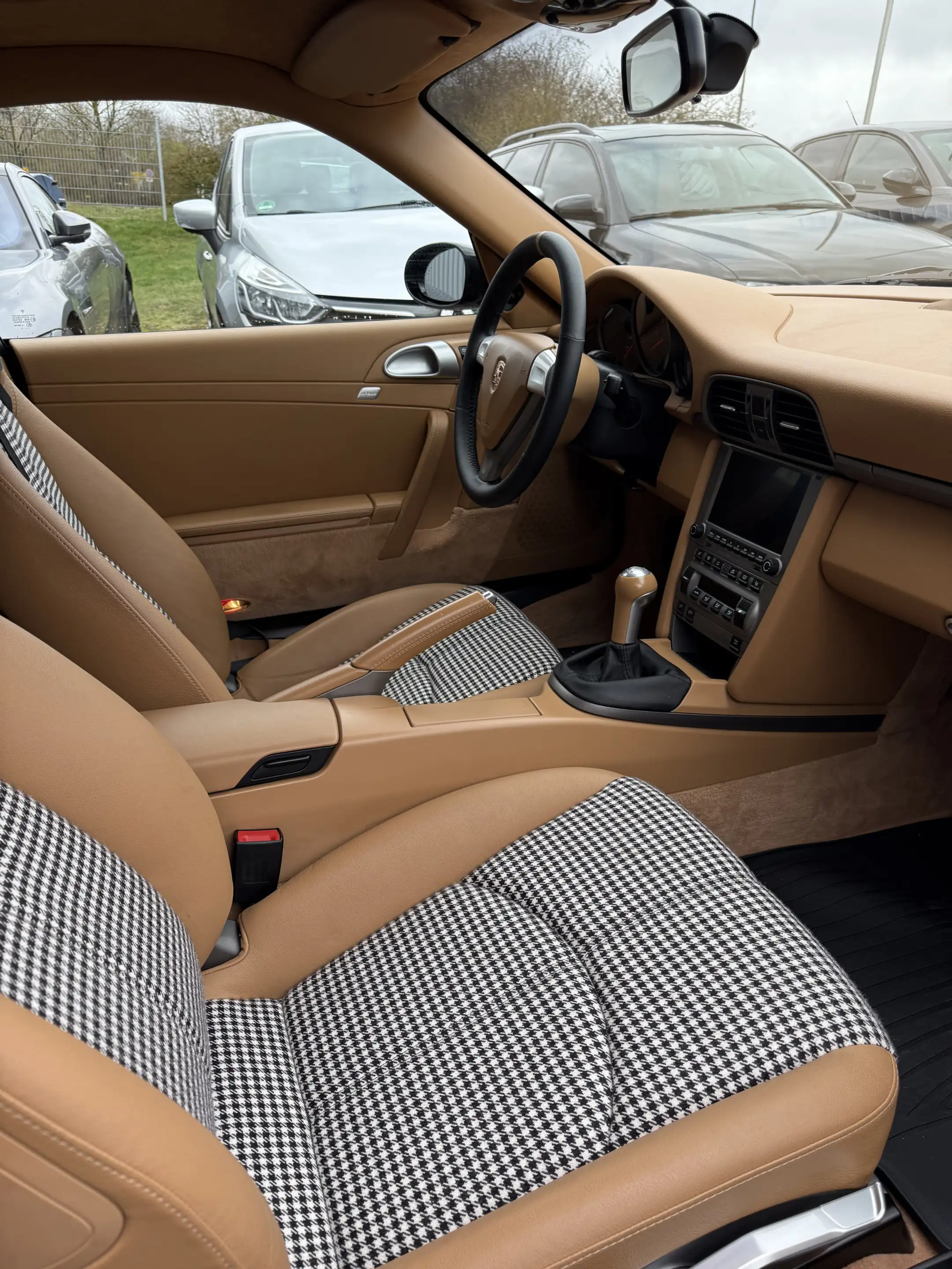Porsche 911 997 Carrera Coupe, Leder, Sportabgas, Pepita — photo 9