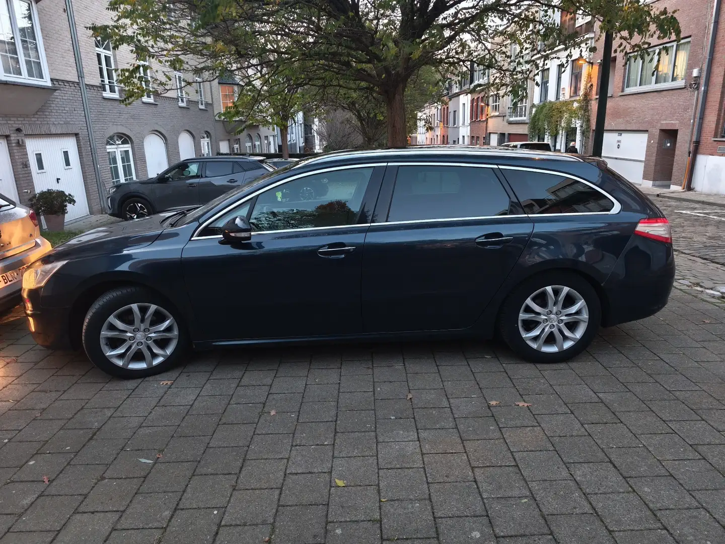 Peugeot 508 SW e-HDi FAP 115 EGS6 Family Blauw - 1