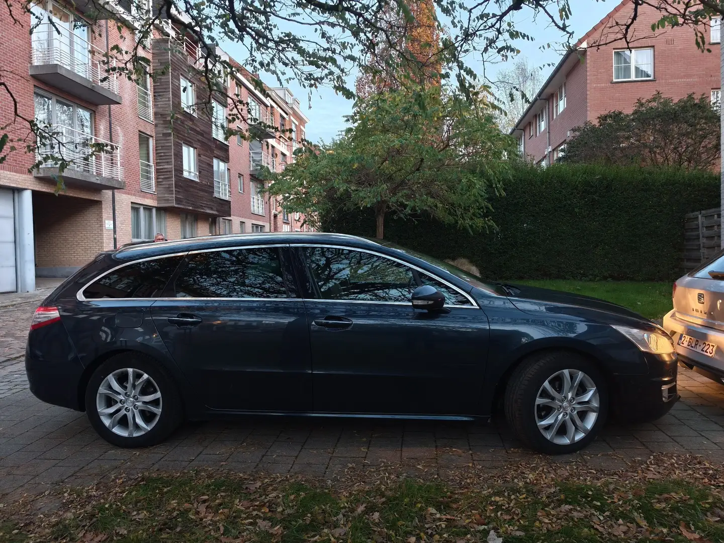 Peugeot 508 SW e-HDi FAP 115 EGS6 Family Blauw - 2