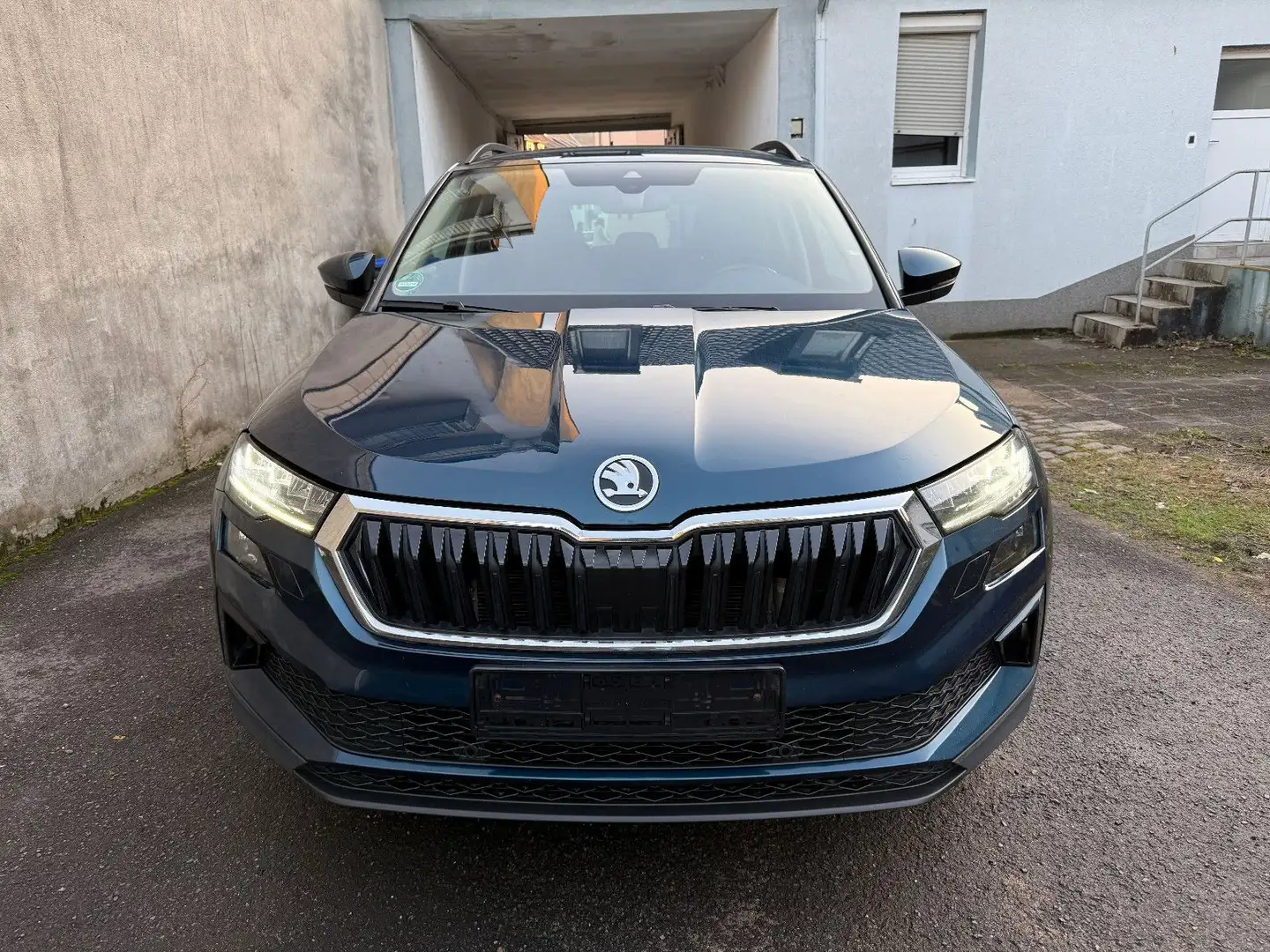 Skoda Karoq 1.5 TSI Tour *1.Hand/ACC/AHK/Kamera* Blau - 2