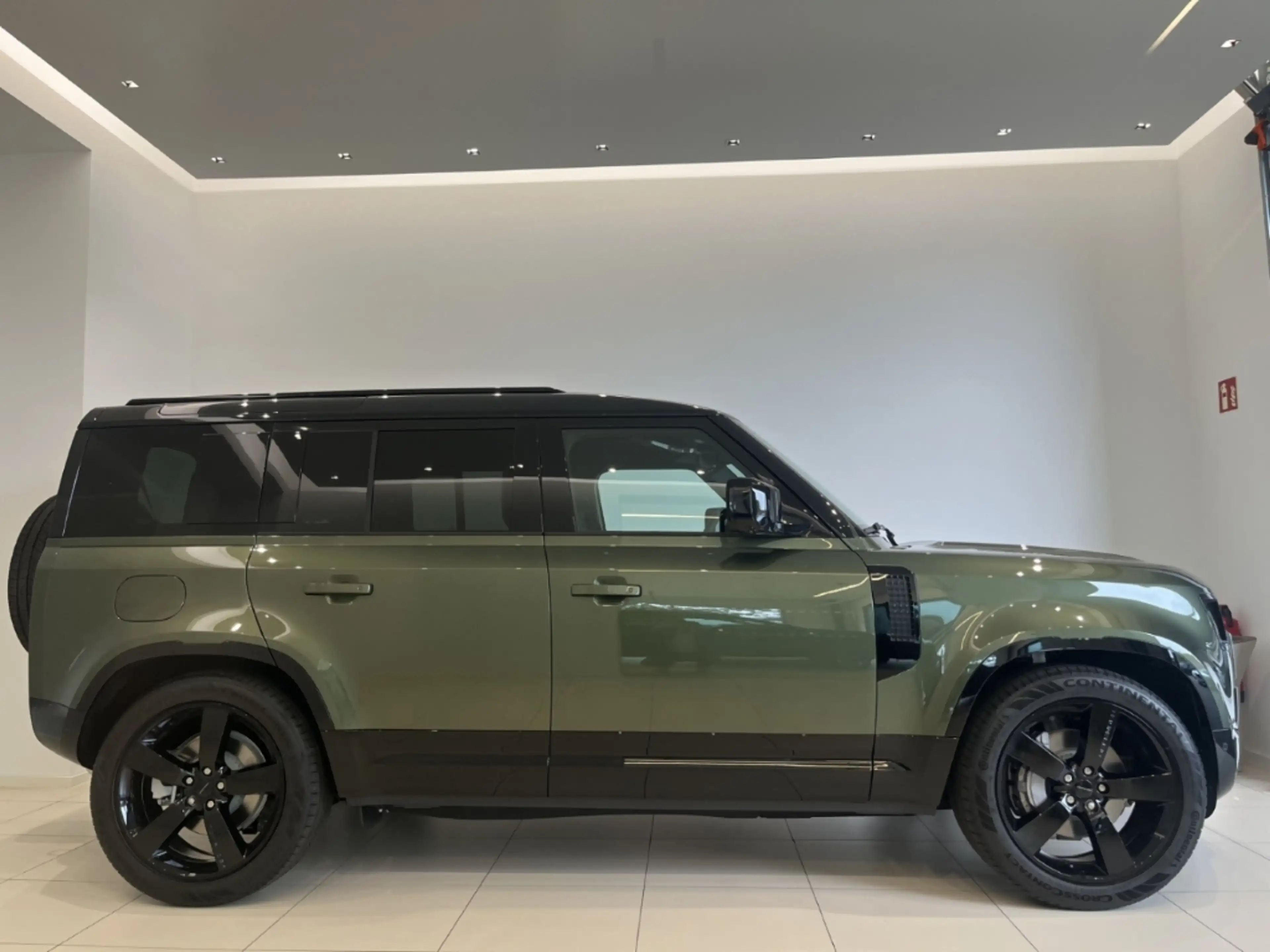 Land Rover Defender 110 D350 X-Dynamic HSE HUD Standheizung — photo 6