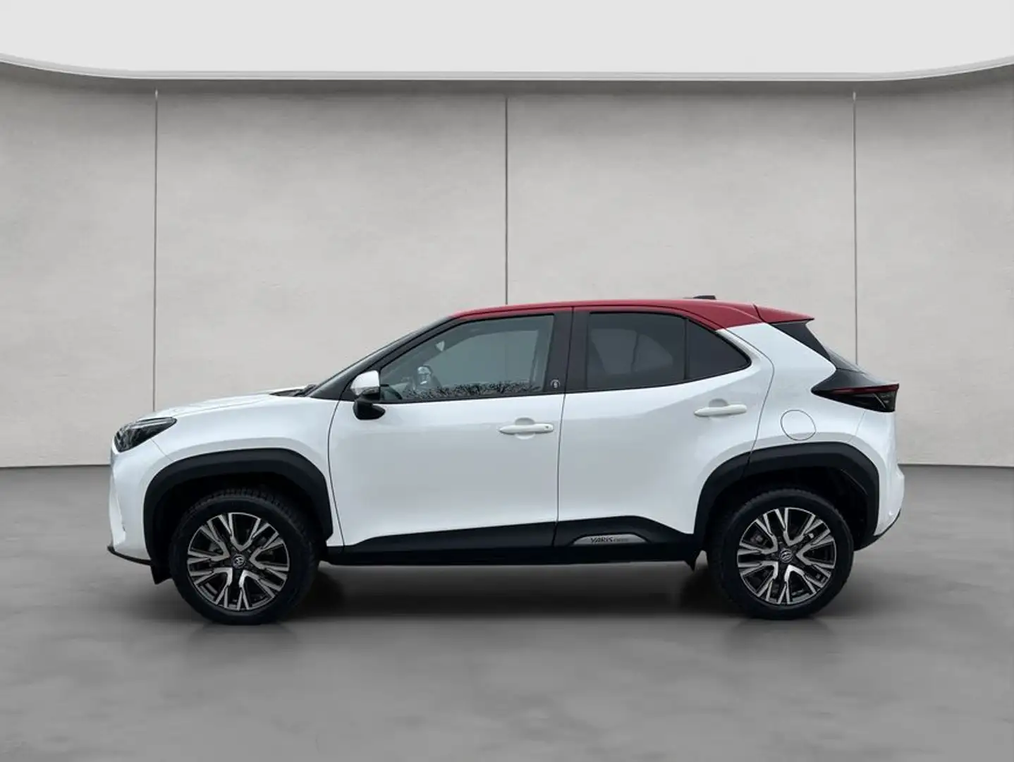 Toyota Yaris Cross Hybrid Team D Safety+Winter+SC-Paket Weiß - 2