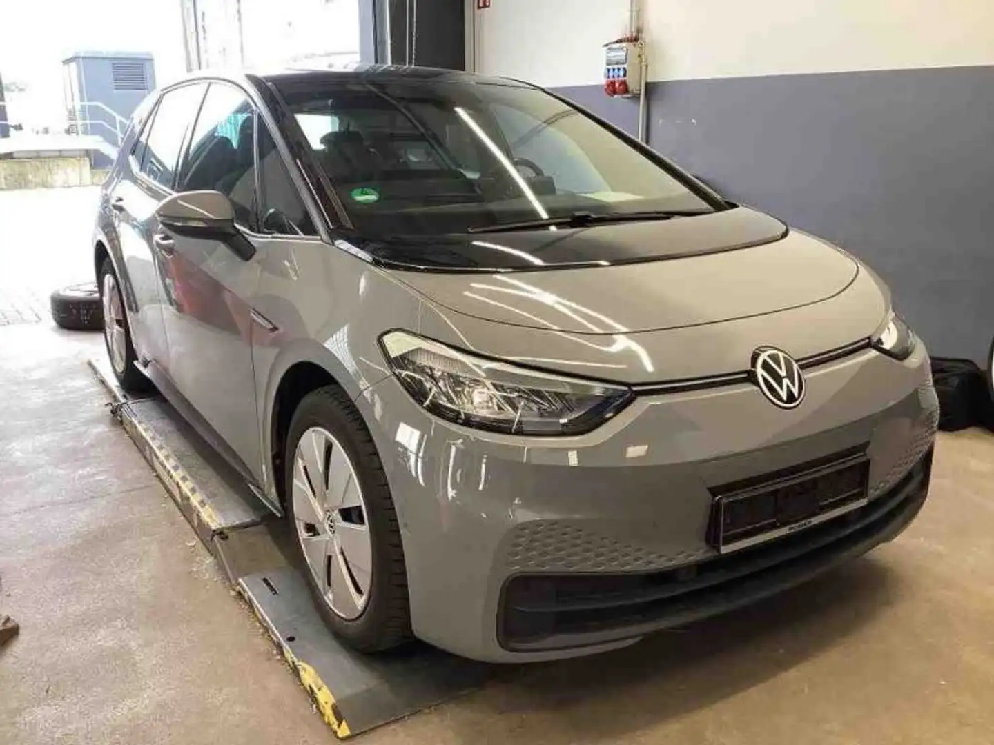 Volkswagen ID.3 Pro Grau - 2