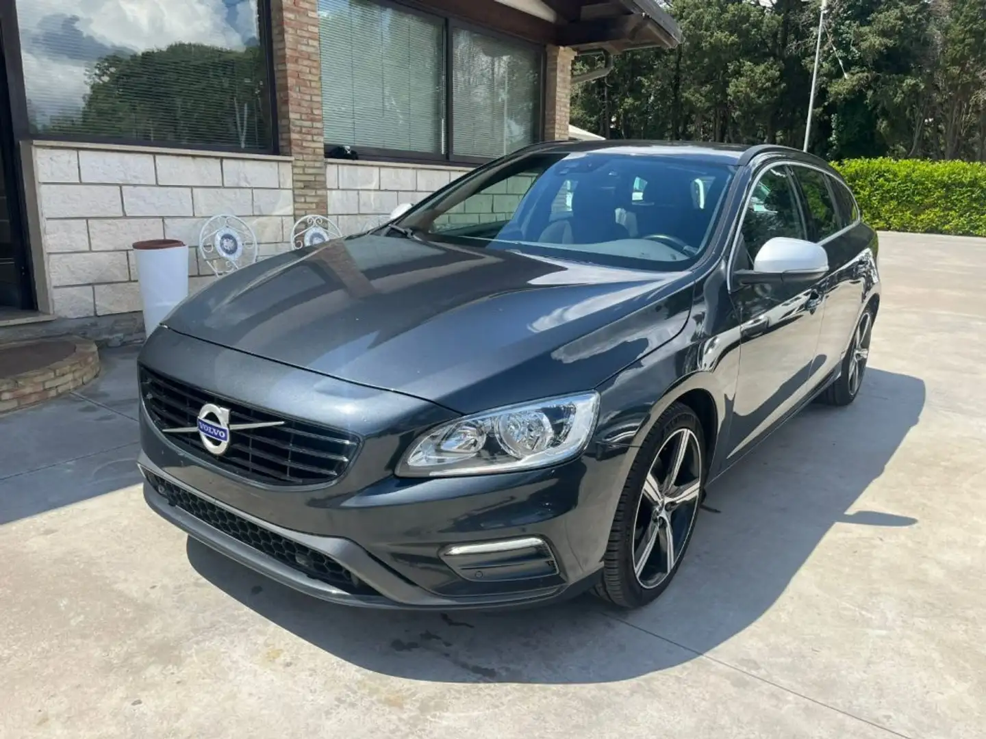 Volvo V60 D2 2.0 R-design Grigio - 1
