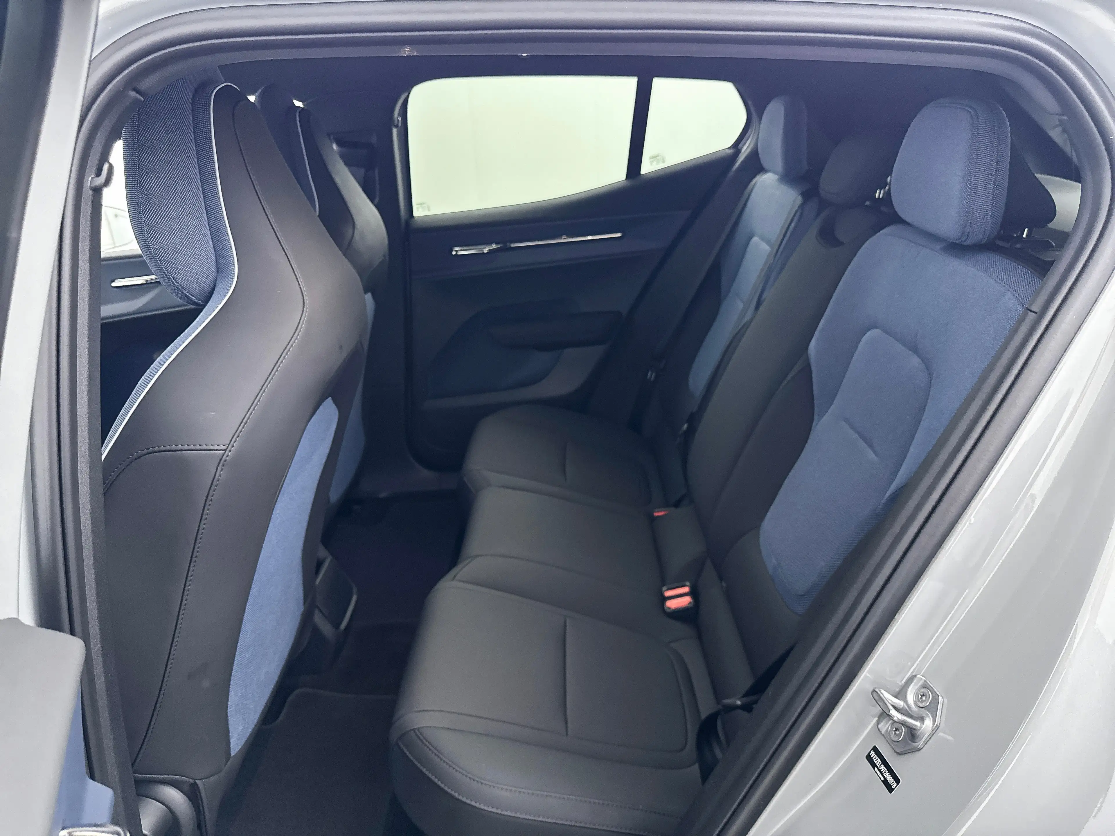 Volvo EX30 Single Motor Extended Range Plus 69 kWh | 19" | St — photo 27