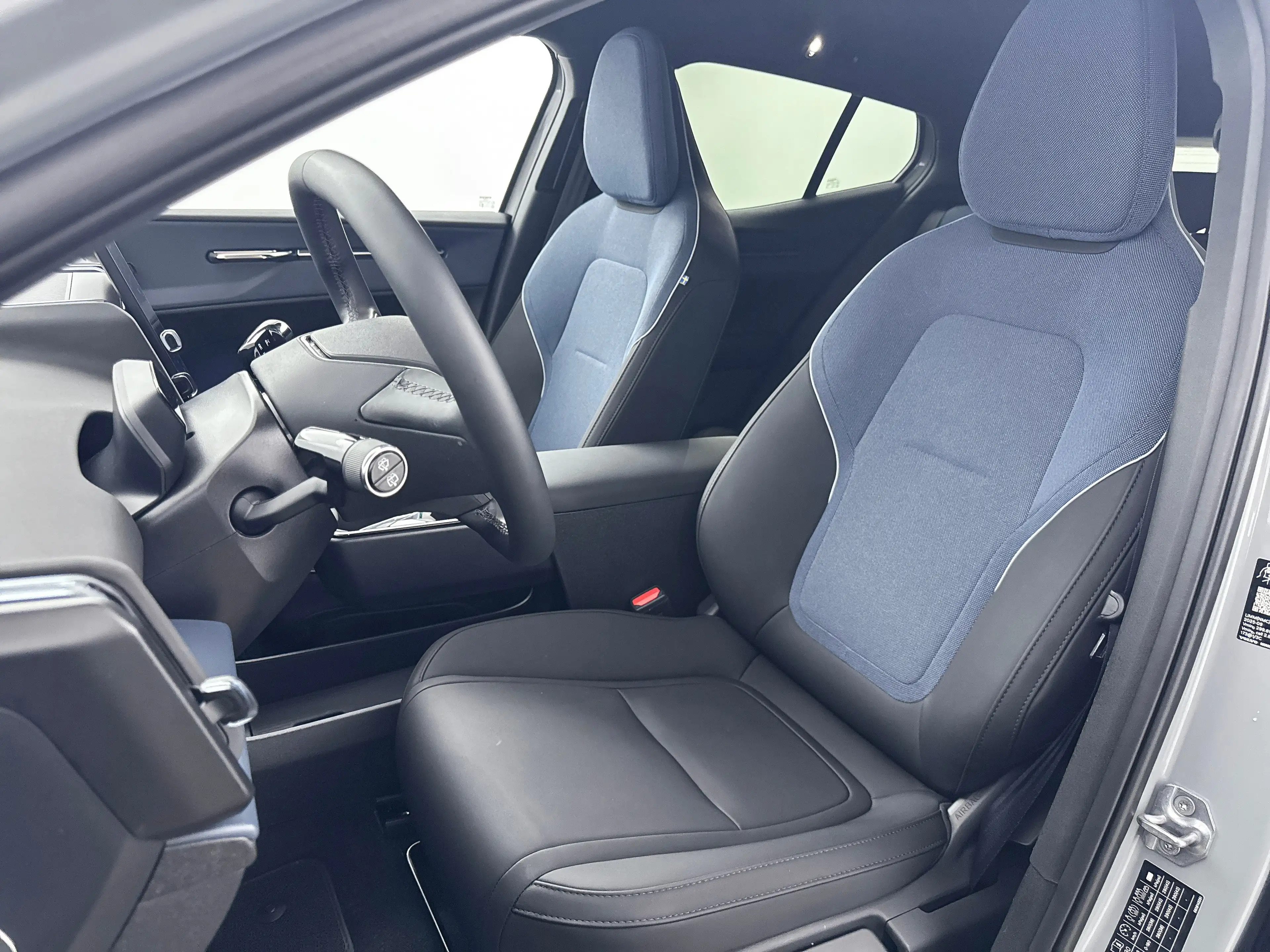 Volvo EX30 Single Motor Extended Range Plus 69 kWh | 19" | St — photo 12