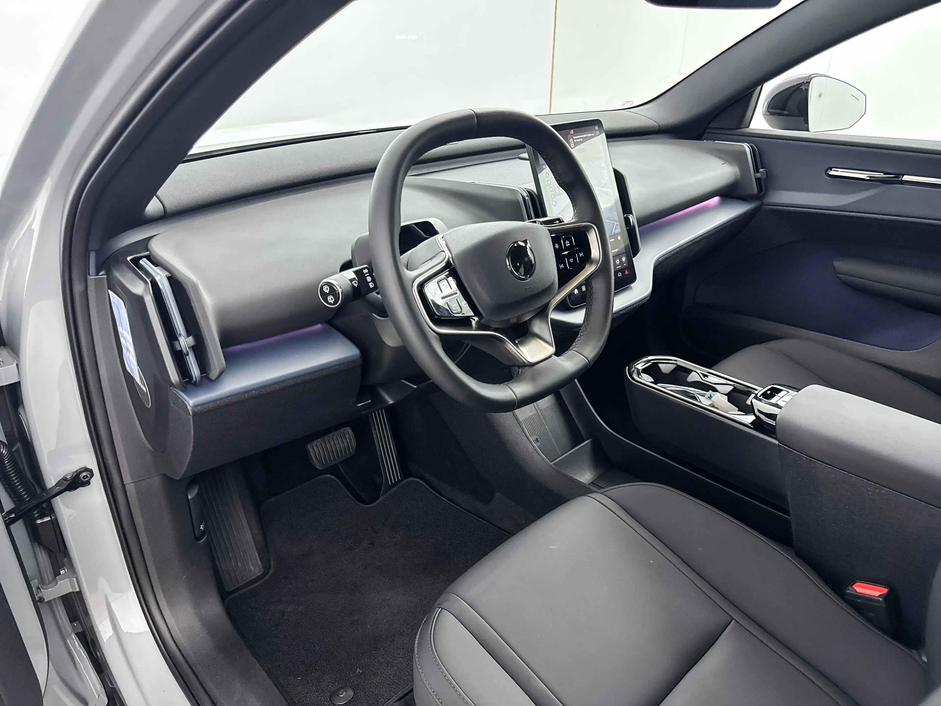 Volvo EX30 Single Motor Extended Range Plus 69 kWh | 19" | St — photo 10