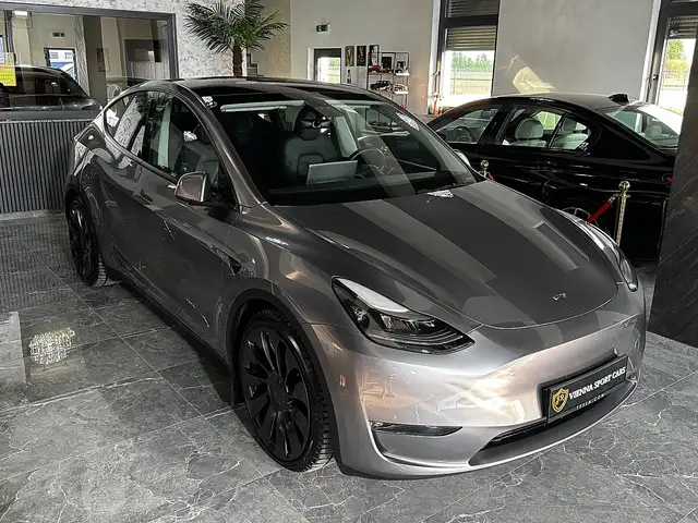 Tesla Model Y view 4