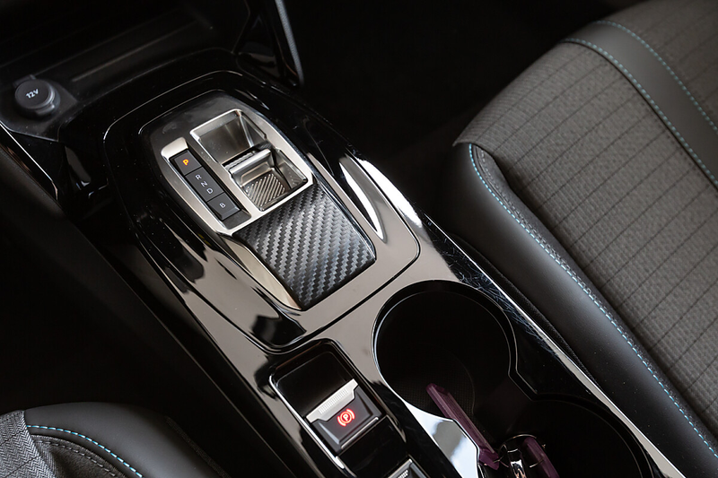 Peugeot e-2008 50kWh Allure Pack — photo 9