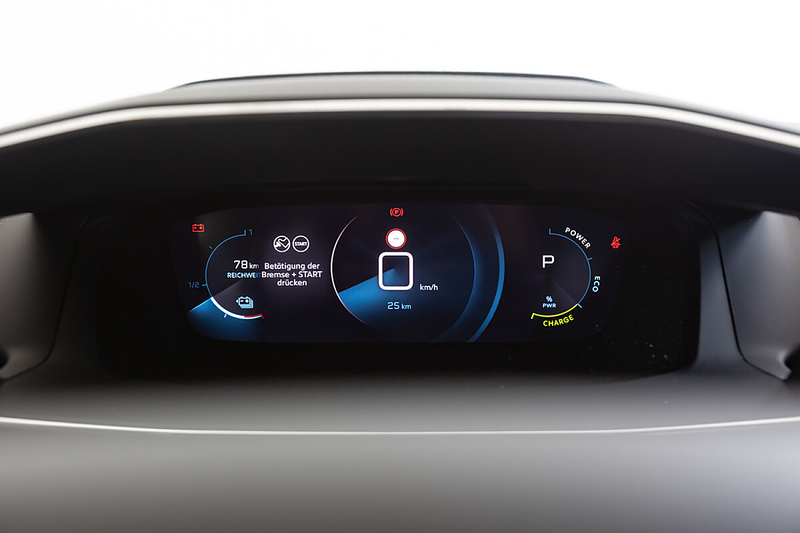 Peugeot e-2008 50kWh Allure Pack — photo 7